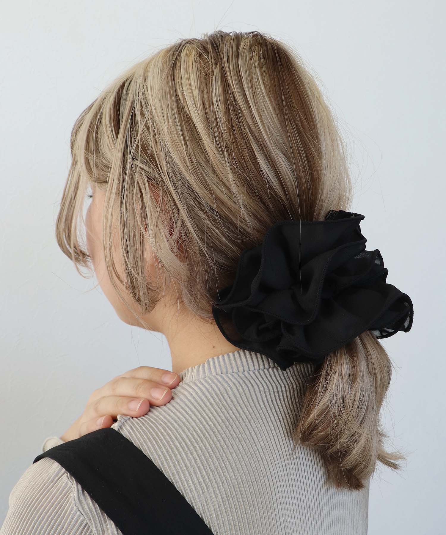 フリルボリュームシュシュ