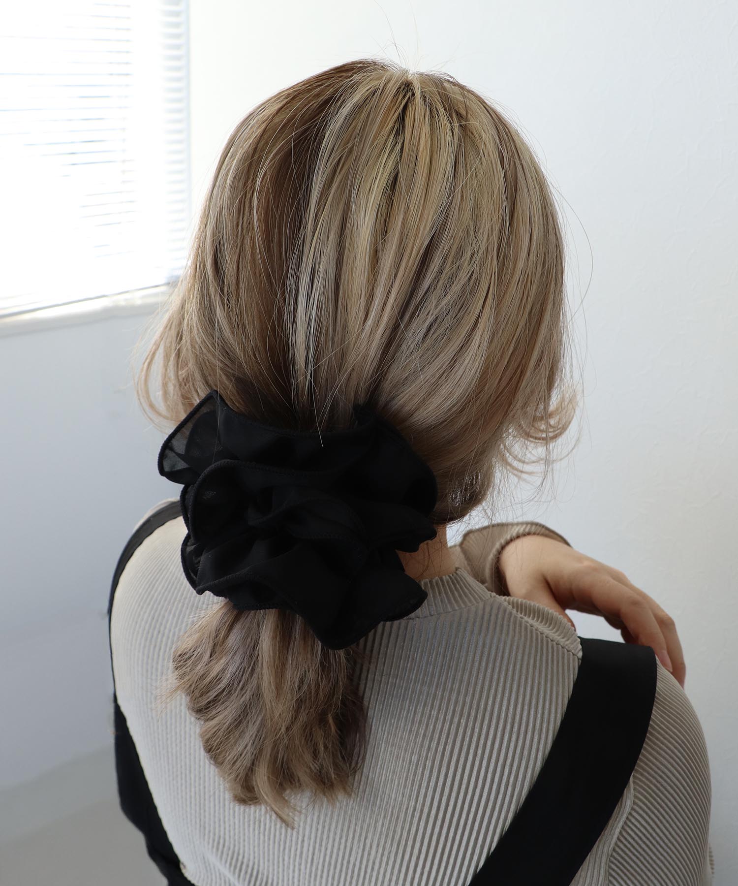 フリルボリュームシュシュ