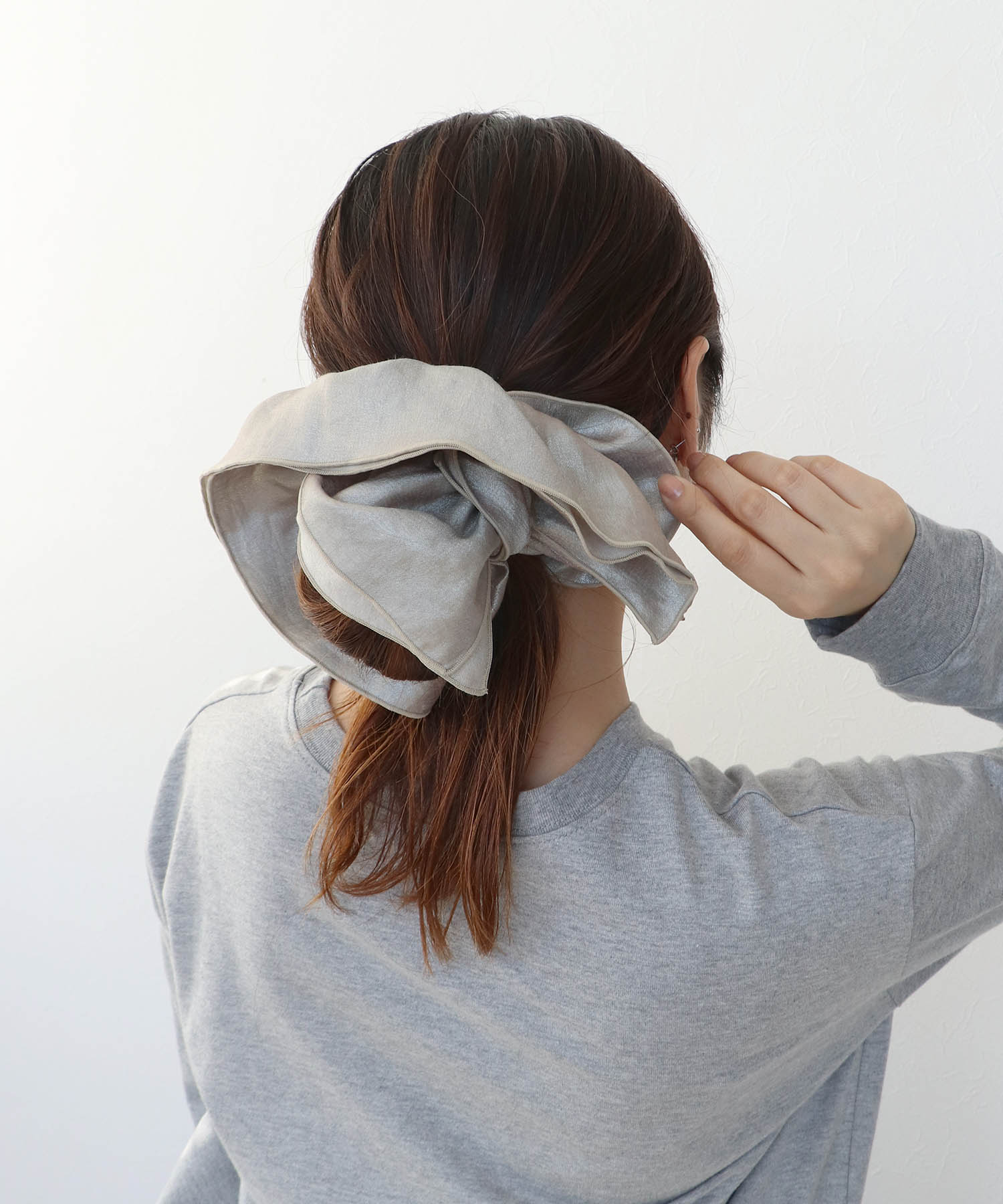 サテンBIGシュシュ