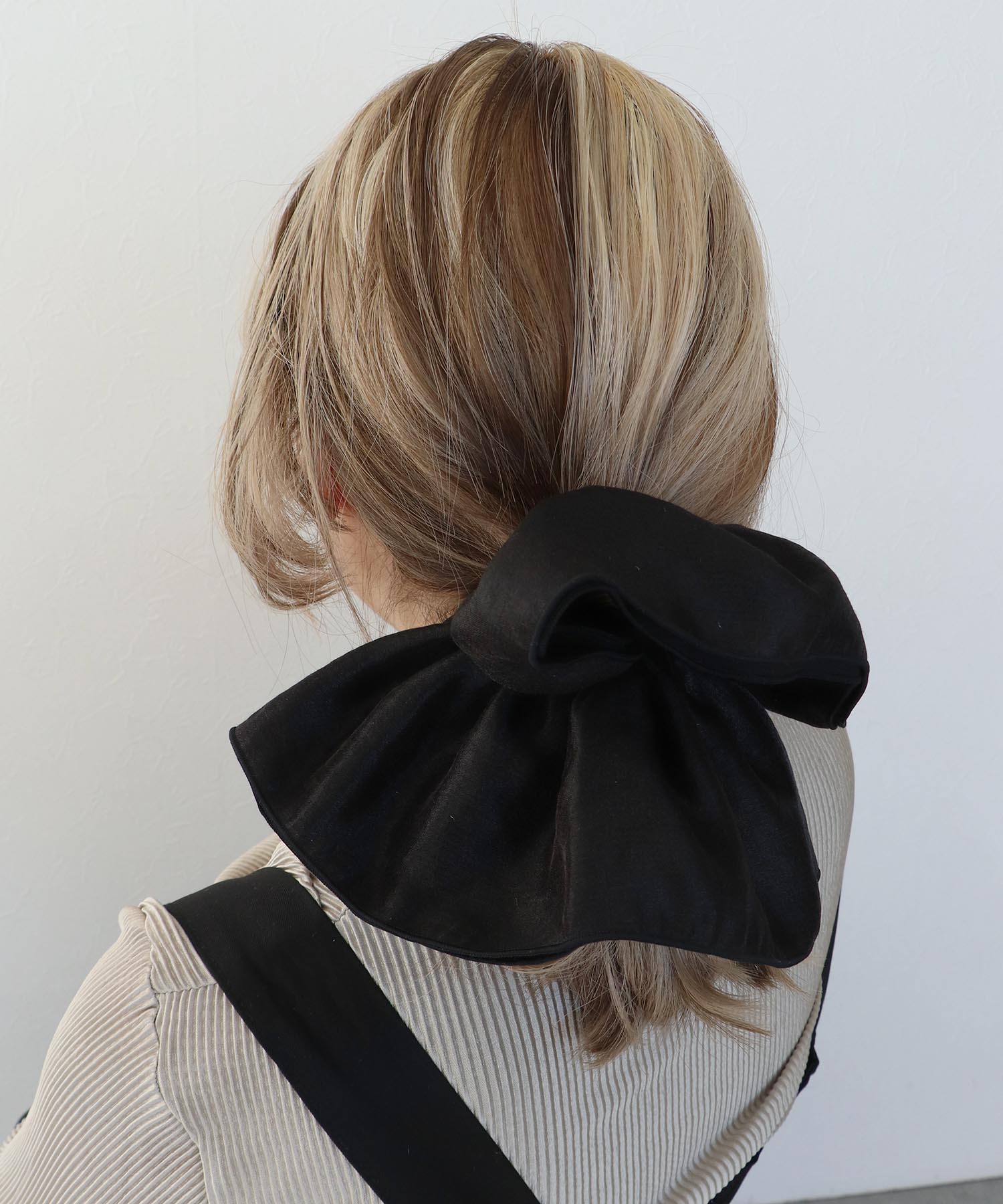 サテンBIGシュシュ