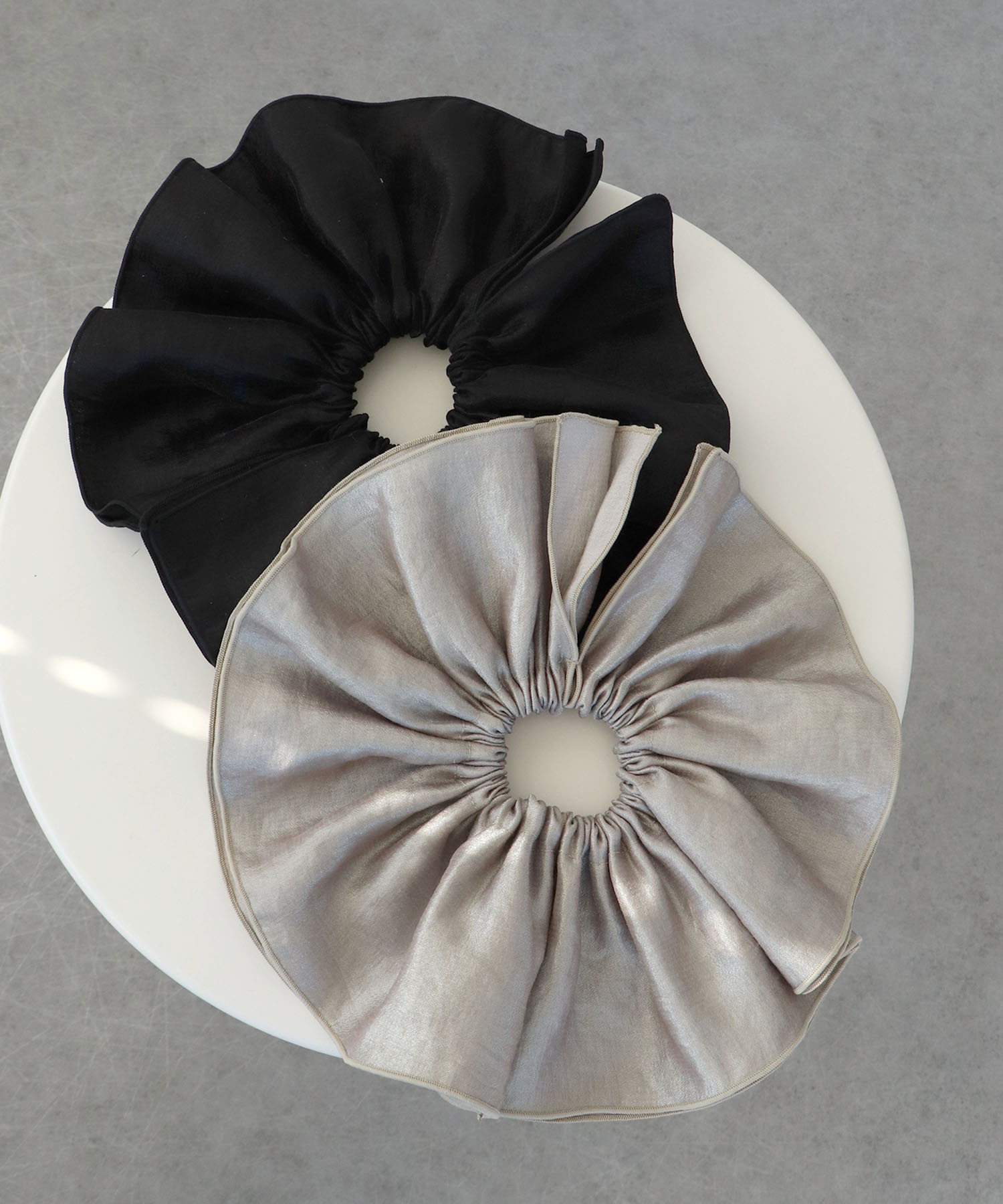 サテンBIGシュシュ