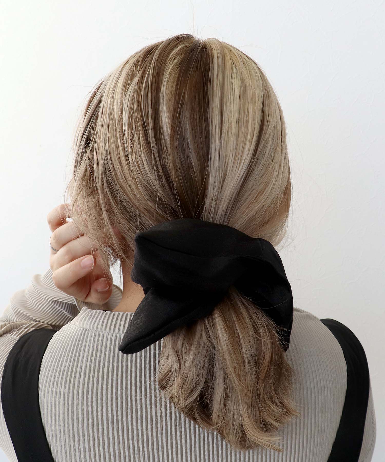 スクエアサテンシュシュ