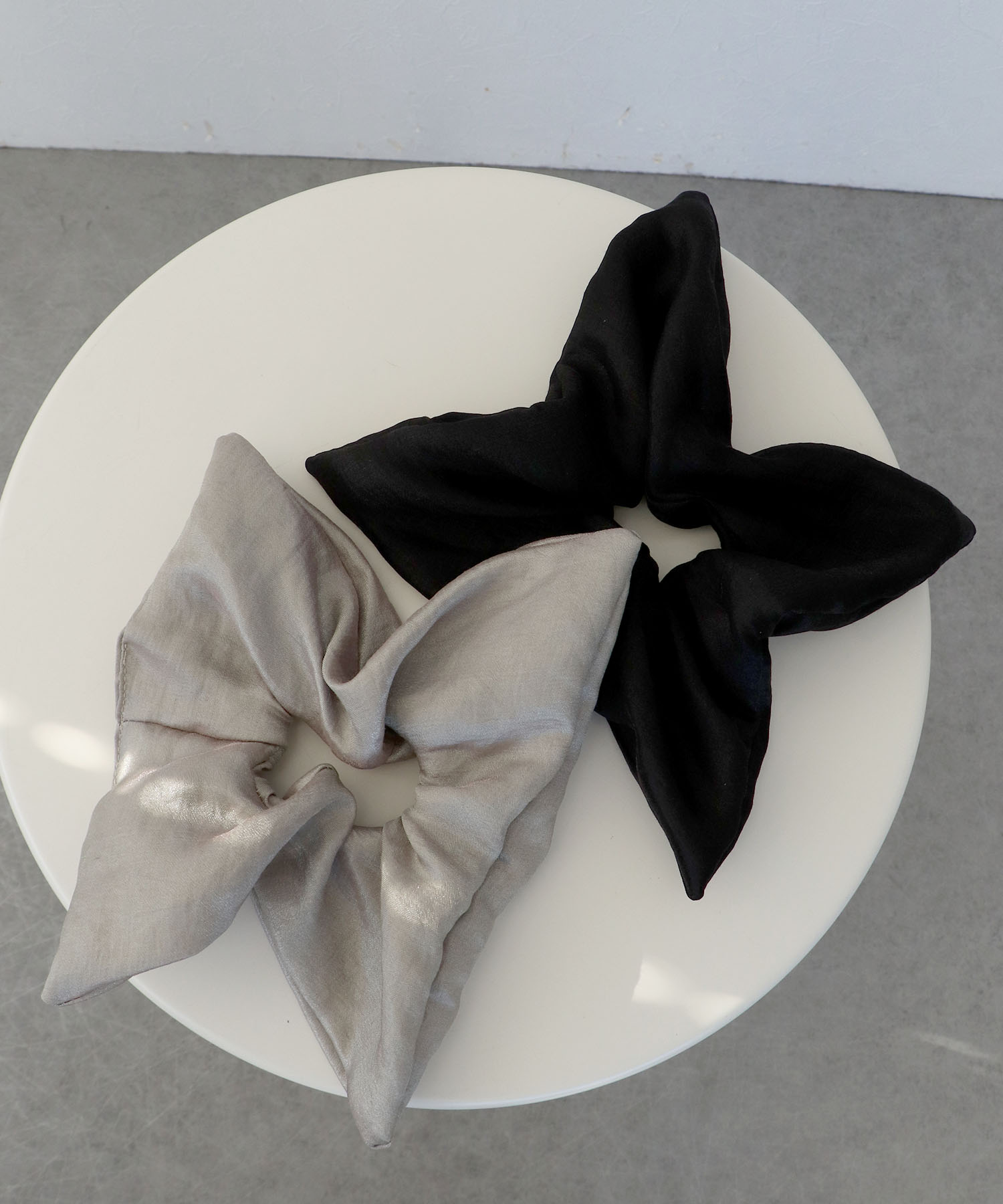 スクエアサテンシュシュ