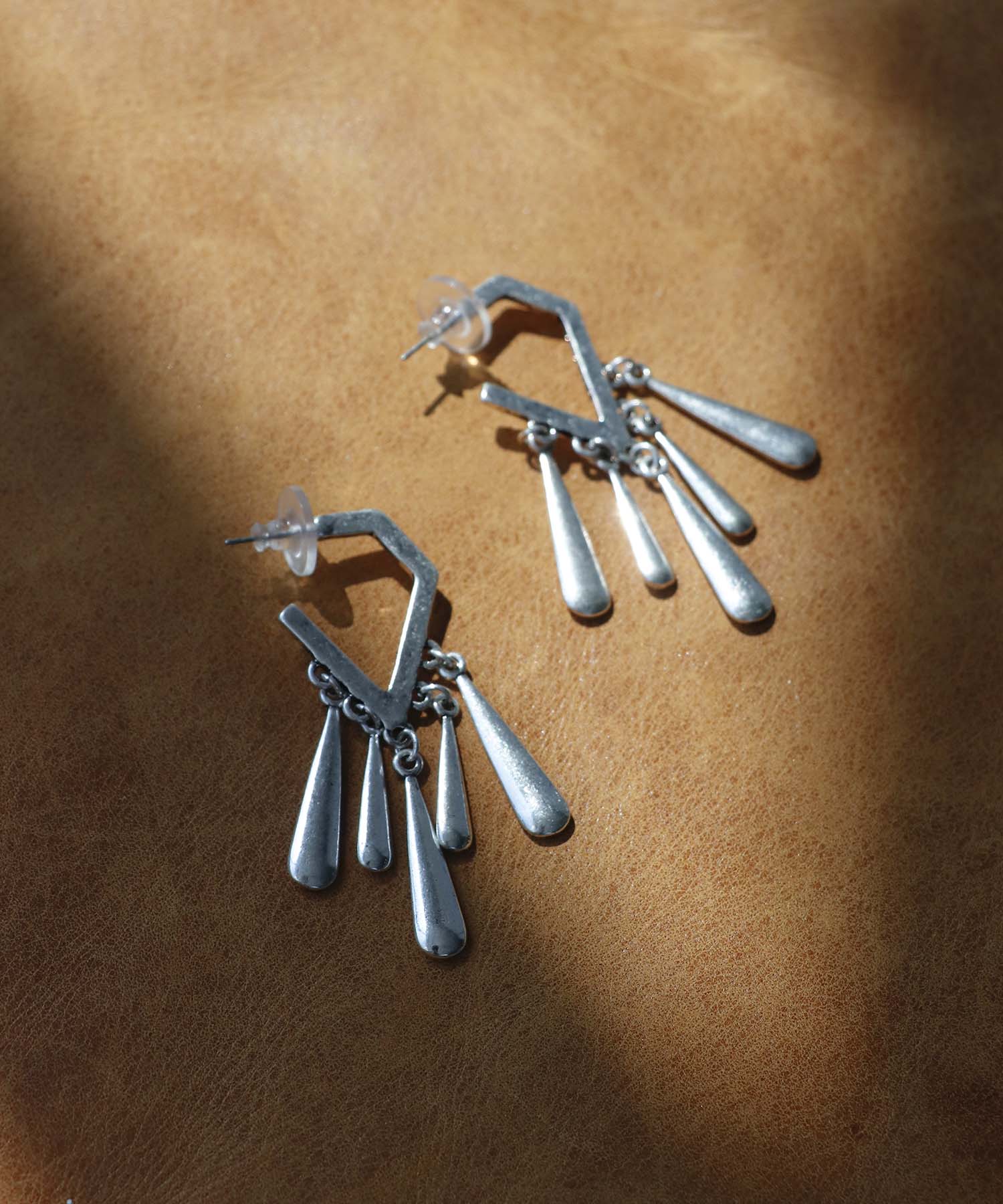 【LIMITED NUMBER】メタルフリンジ風ピアス