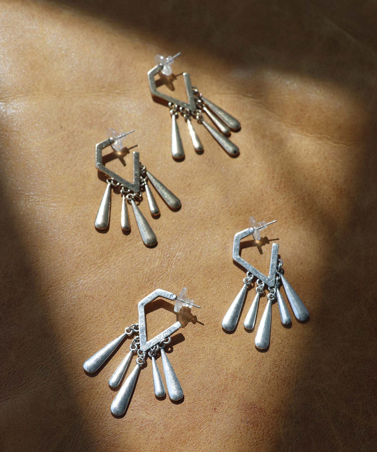 【LIMITED NUMBER】メタルフリンジ風ピアス