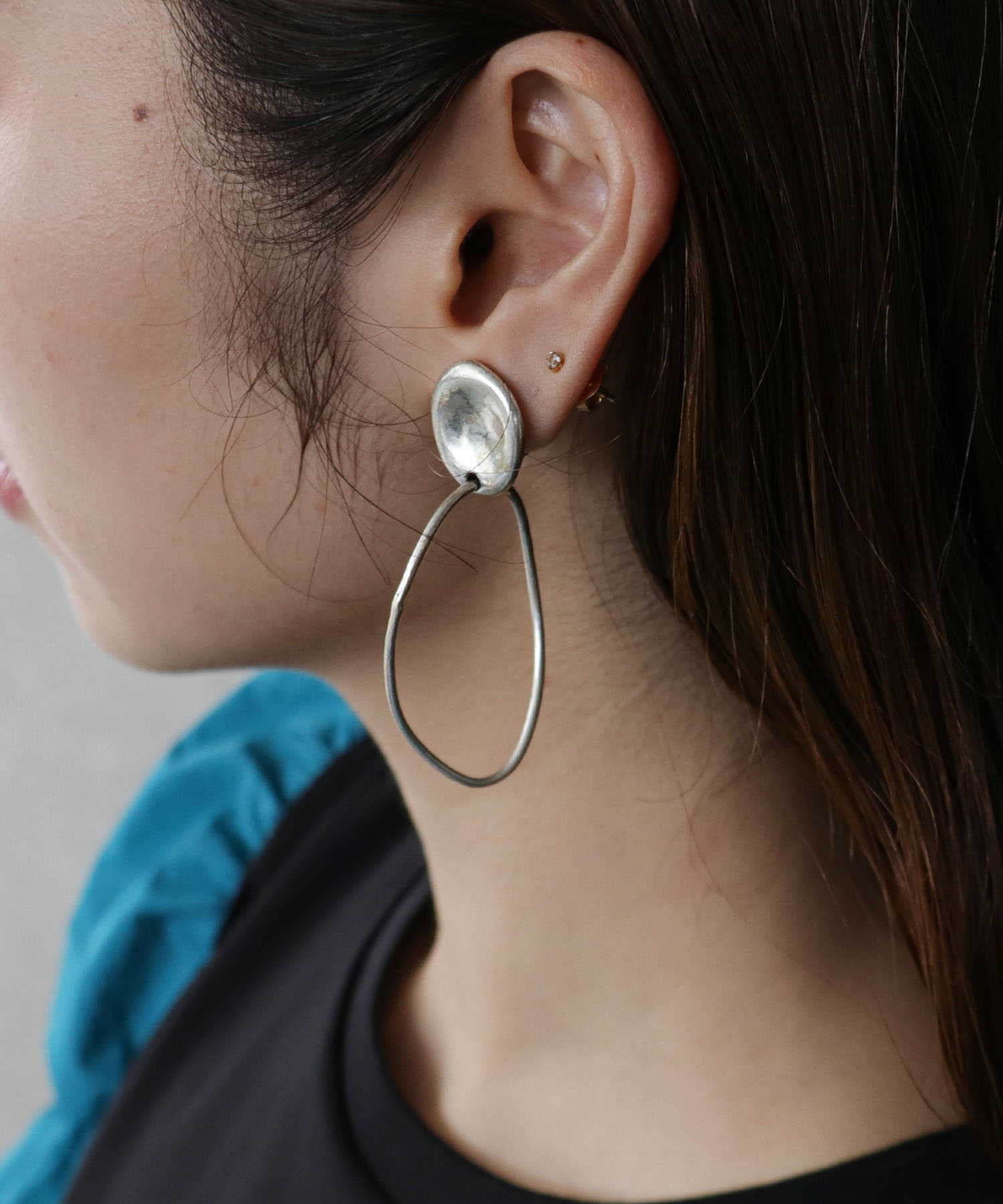 【LIMITED NUMBER】オーバルラインイヤリング