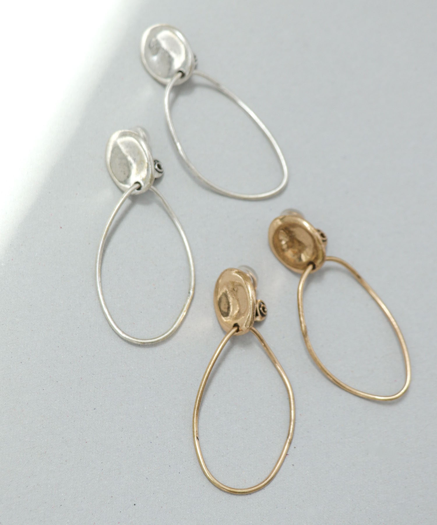 【LIMITED NUMBER】オーバルラインイヤリング