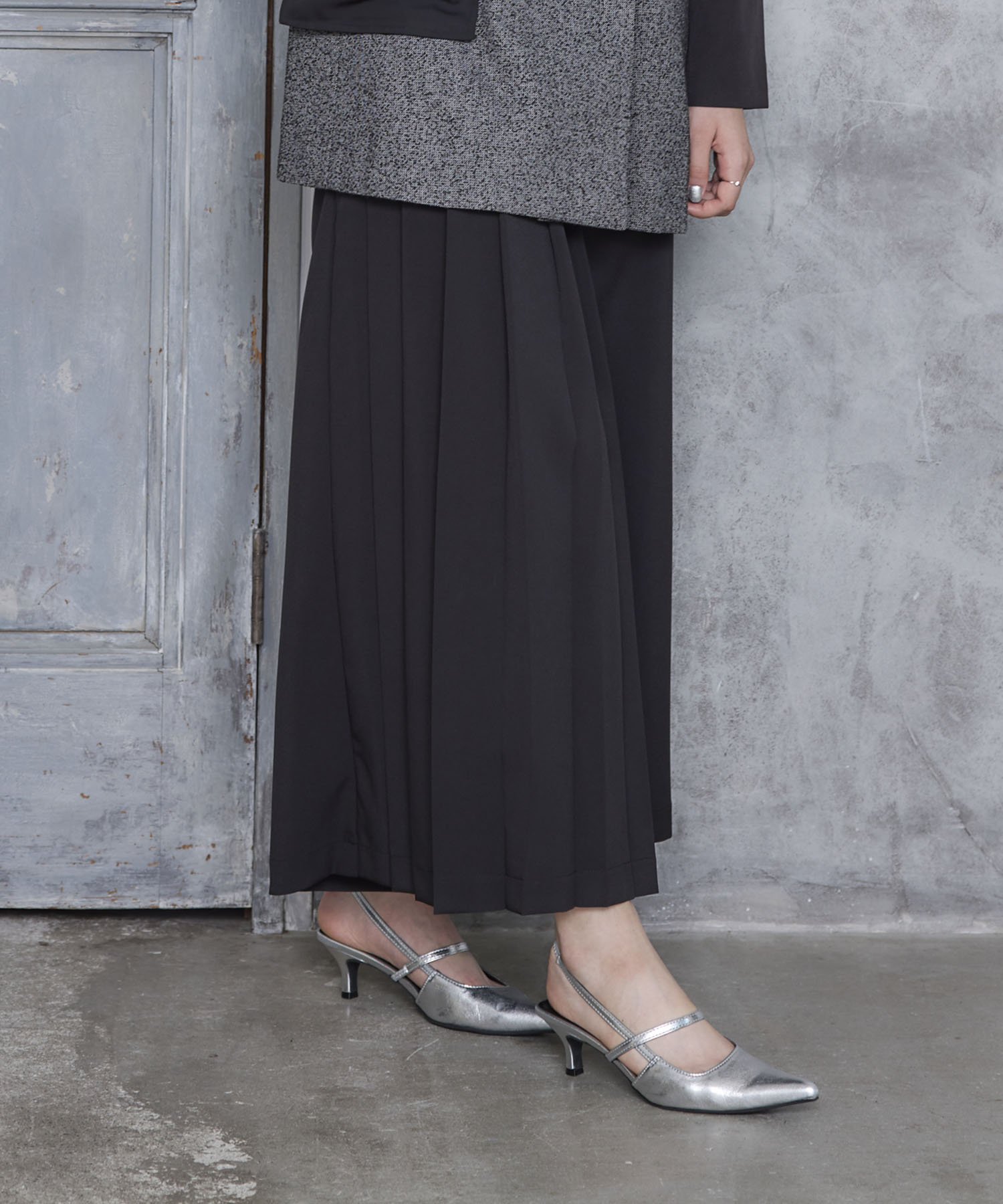 ハーフプリーツパンツ