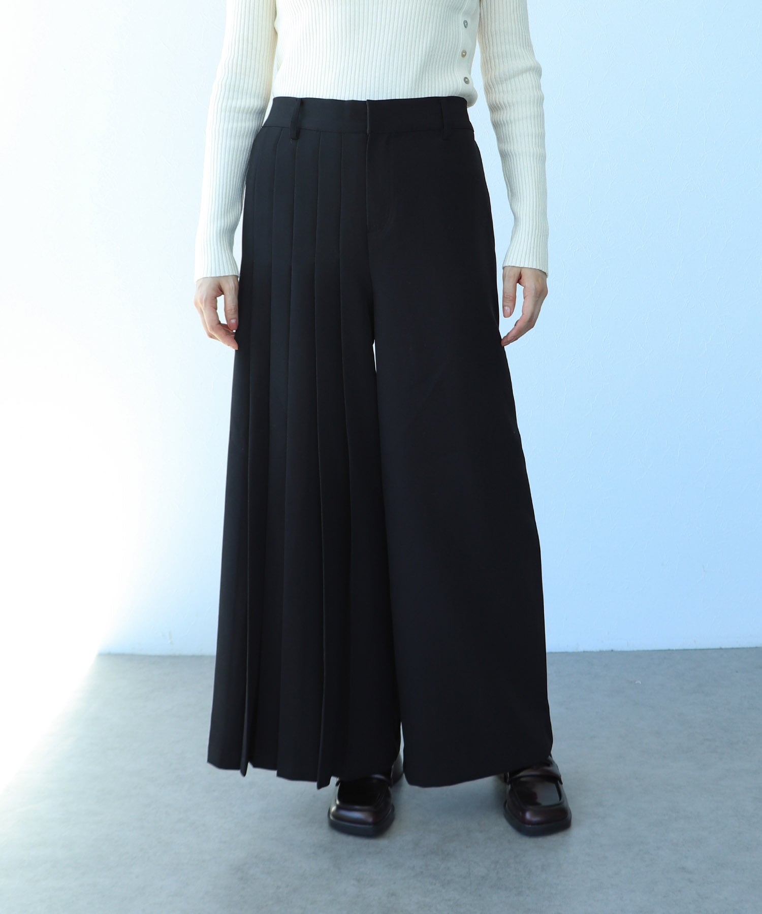 ハーフプリーツパンツ