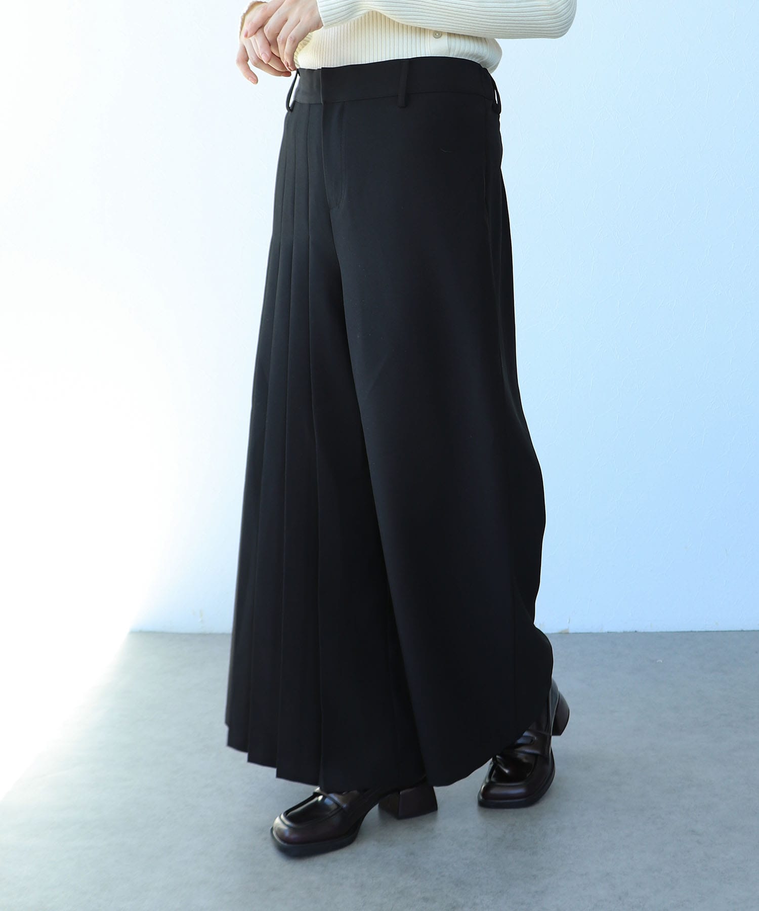 ハーフプリーツパンツ