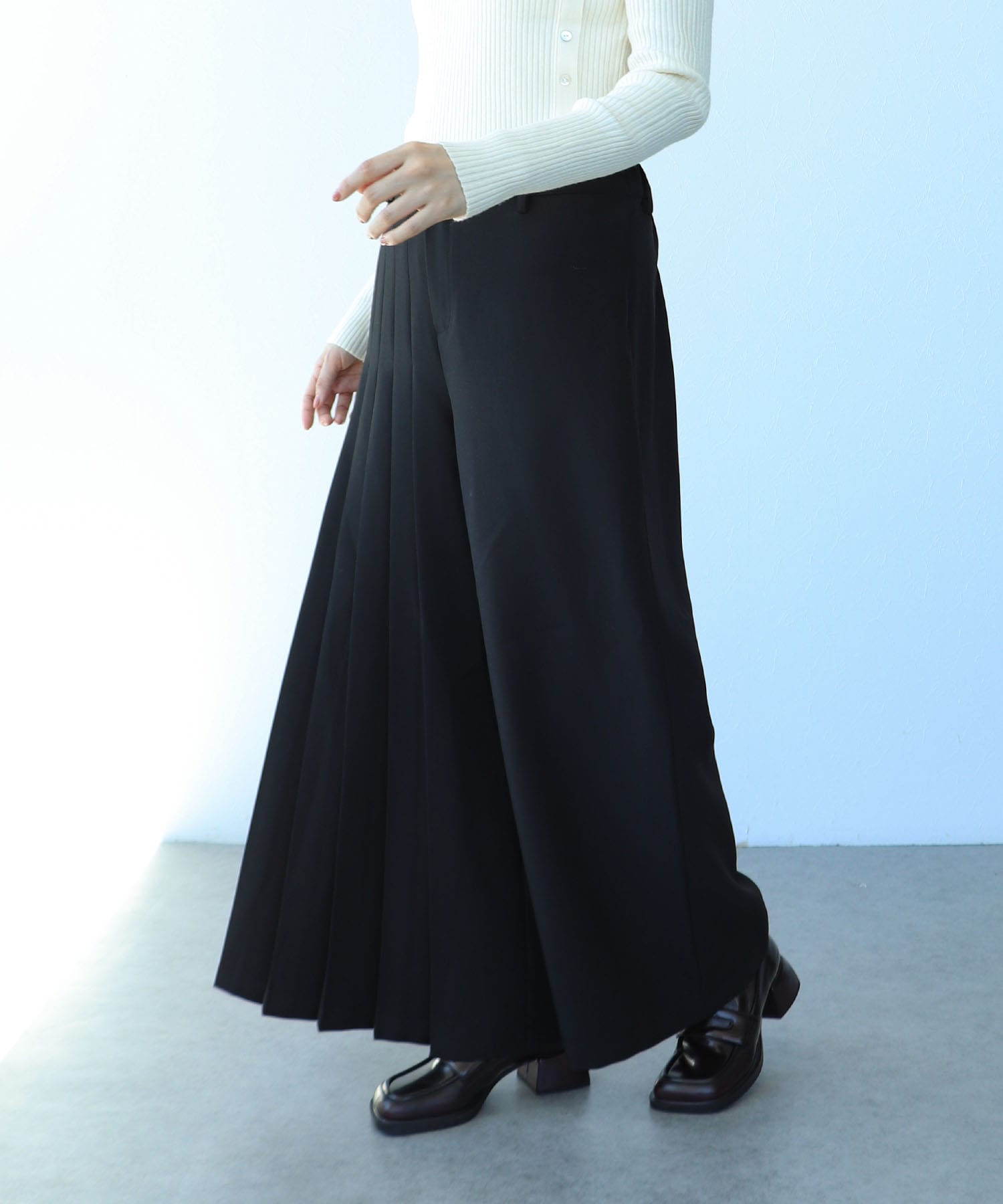 ハーフプリーツパンツ