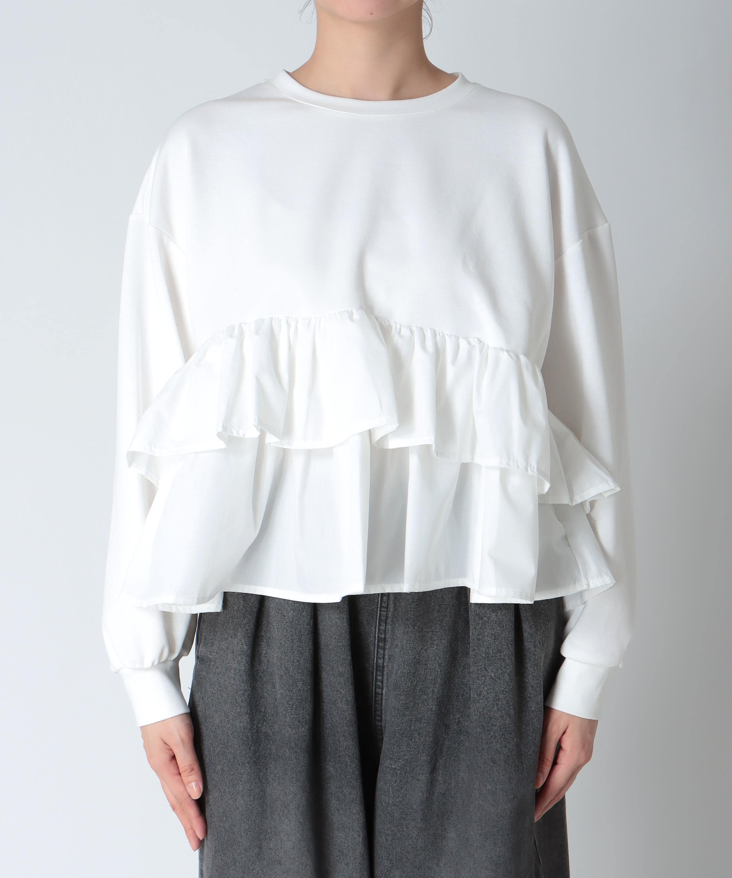 フリルデザイントップス