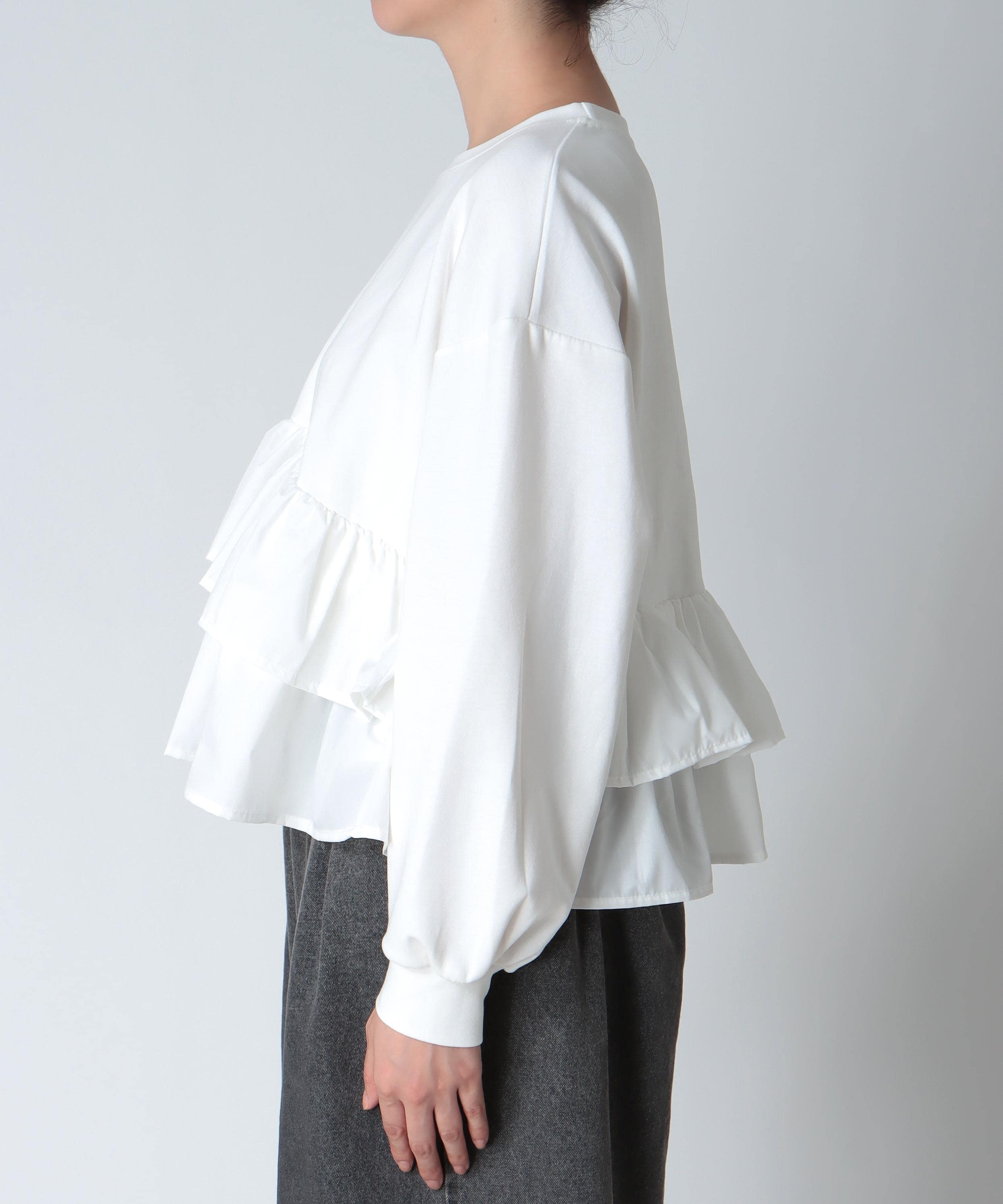 フリルデザイントップス