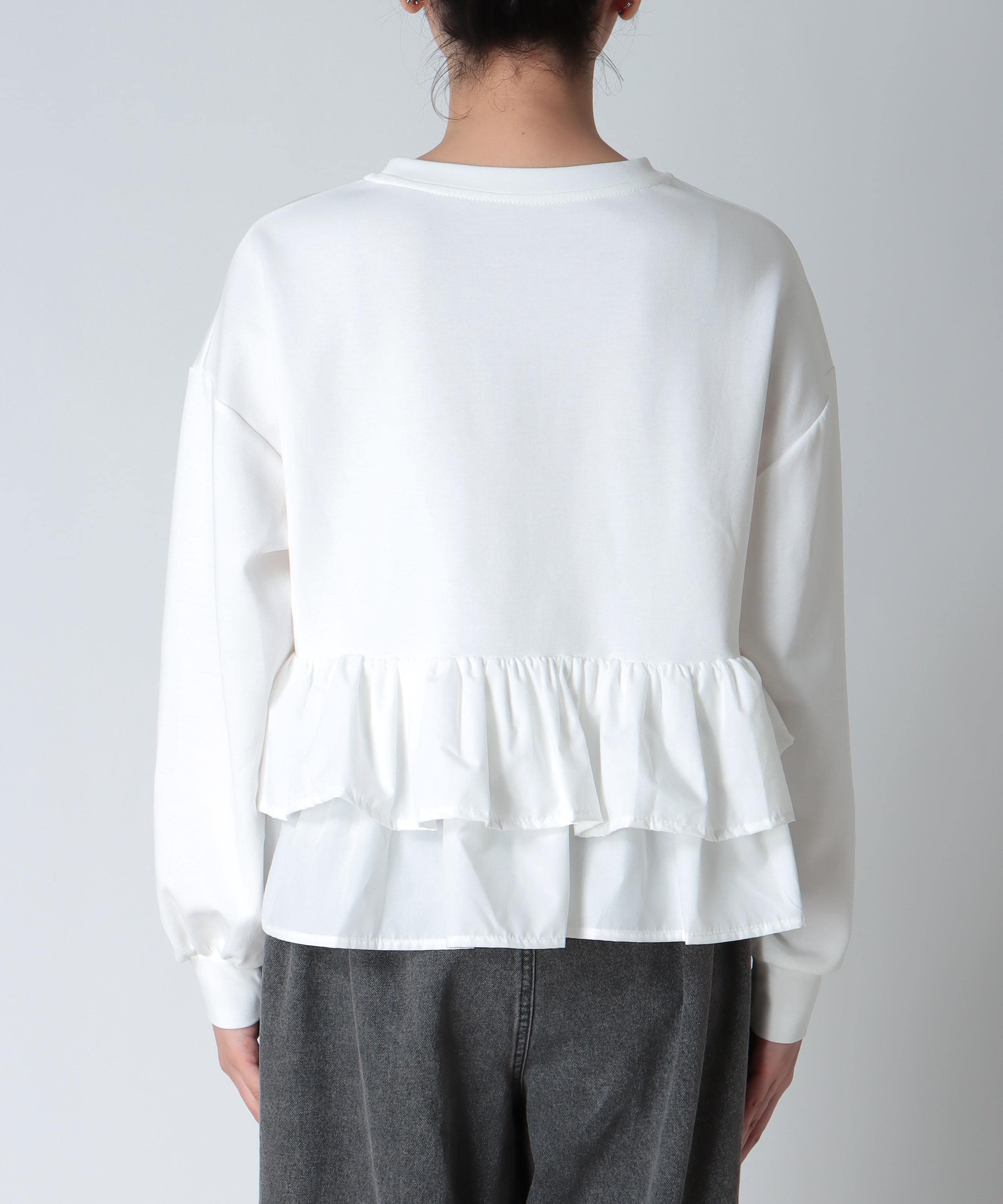 フリルデザイントップス