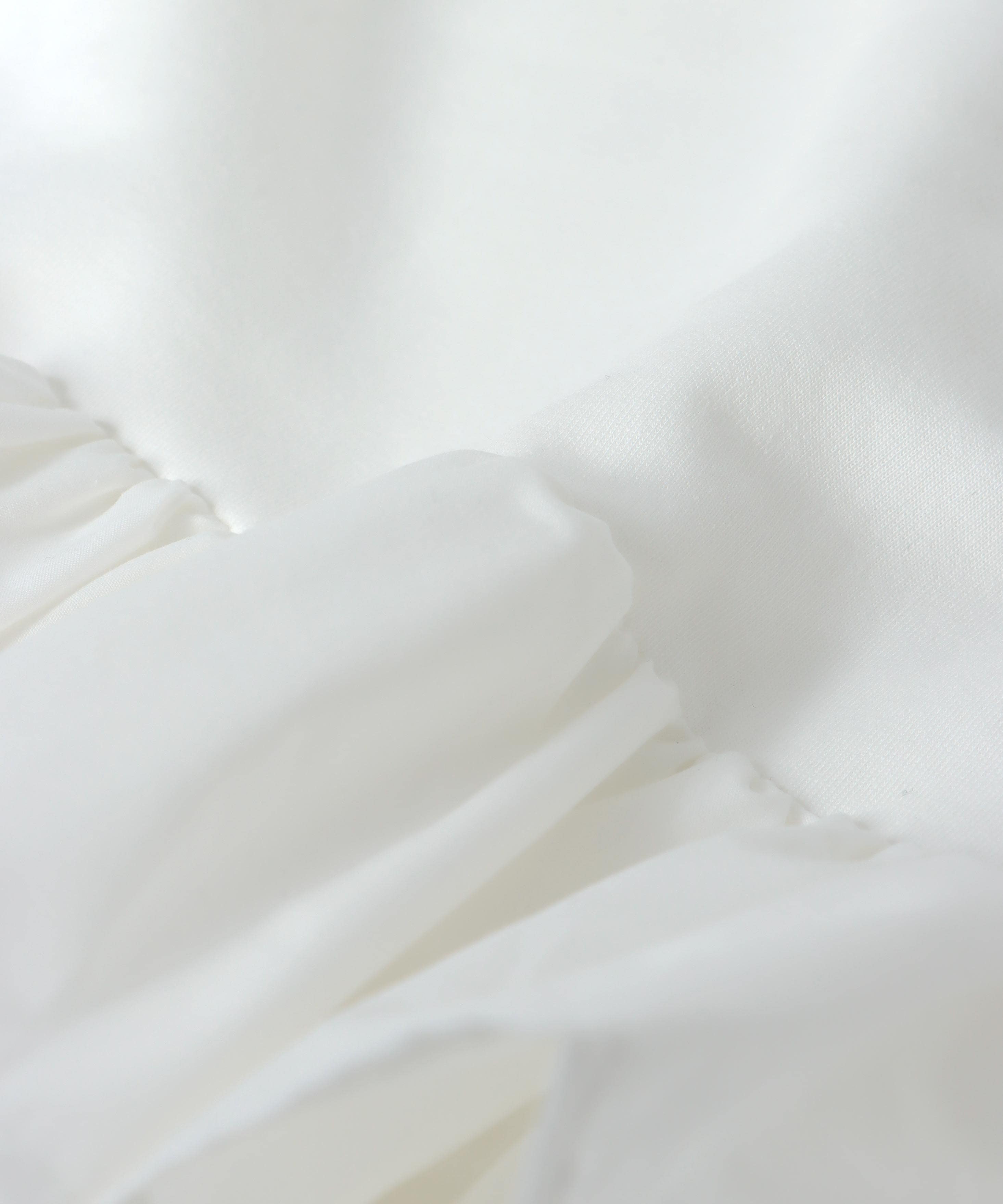 フリルデザイントップス