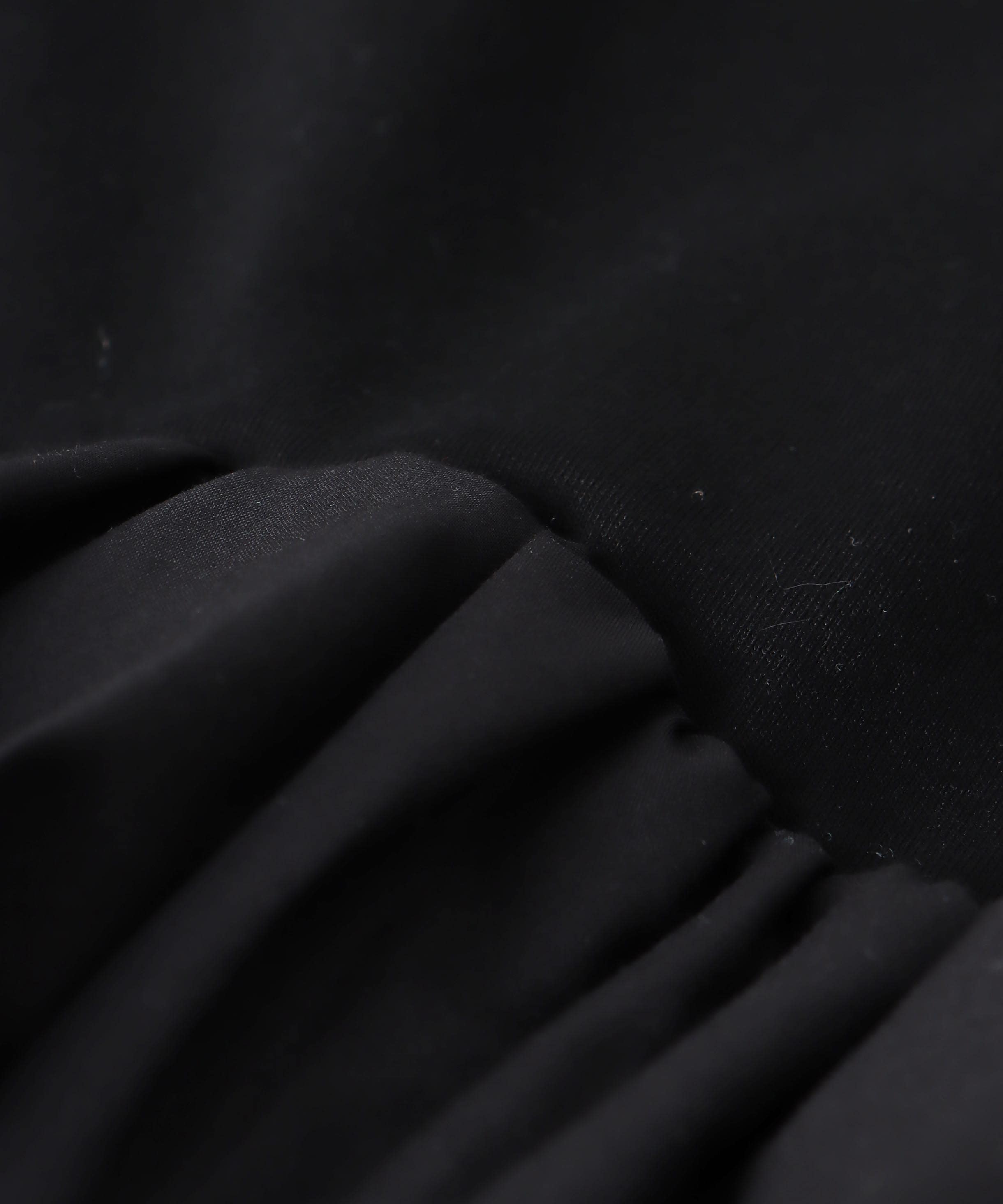 フリルデザイントップス