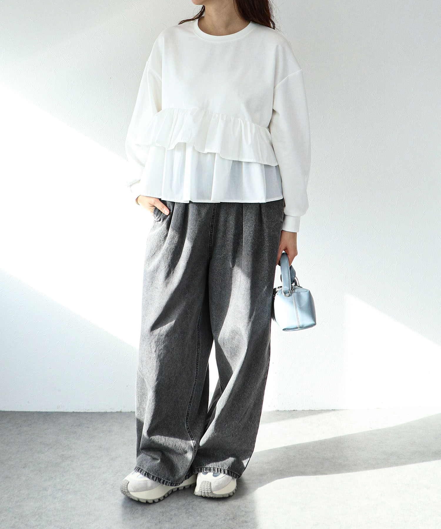 フリルデザイントップス