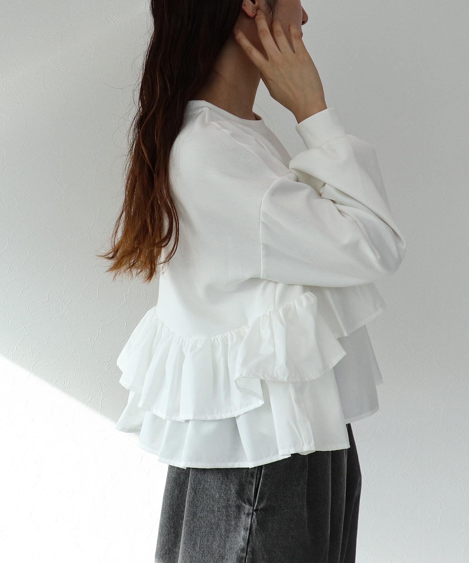 フリルデザイントップス
