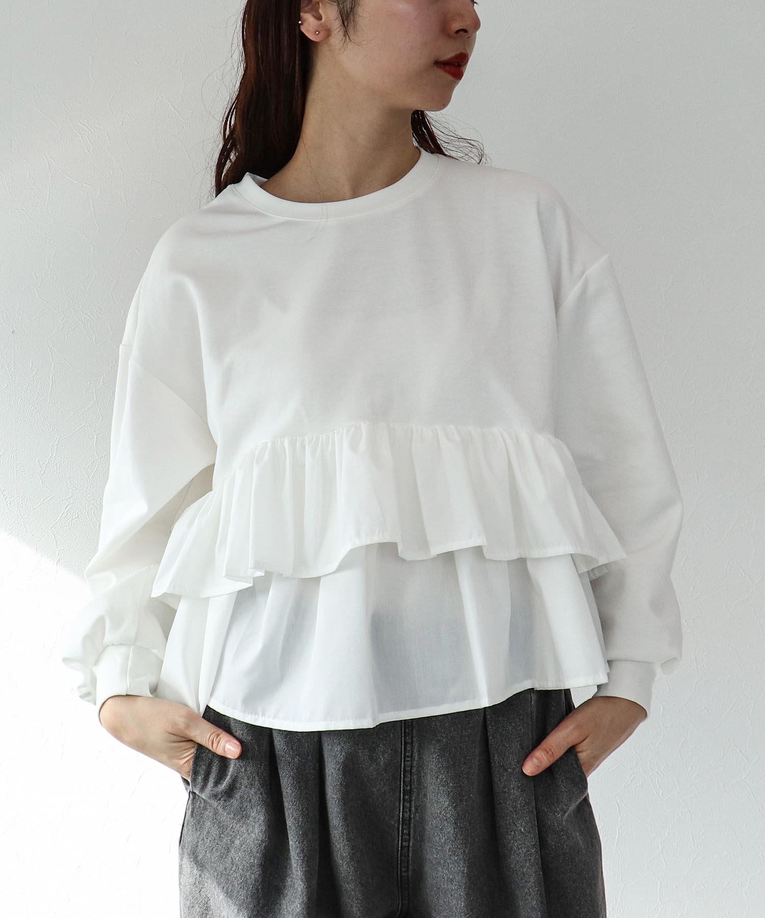 フリルデザイントップス
