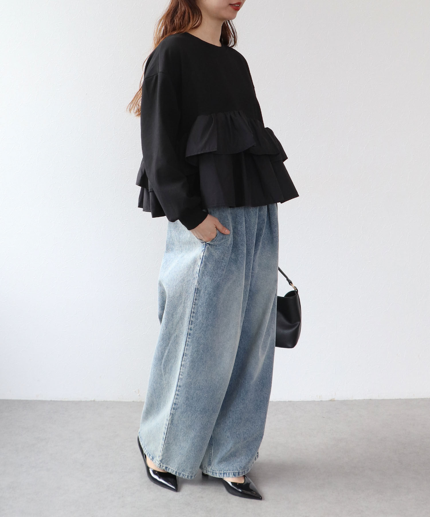 フリルデザイントップス