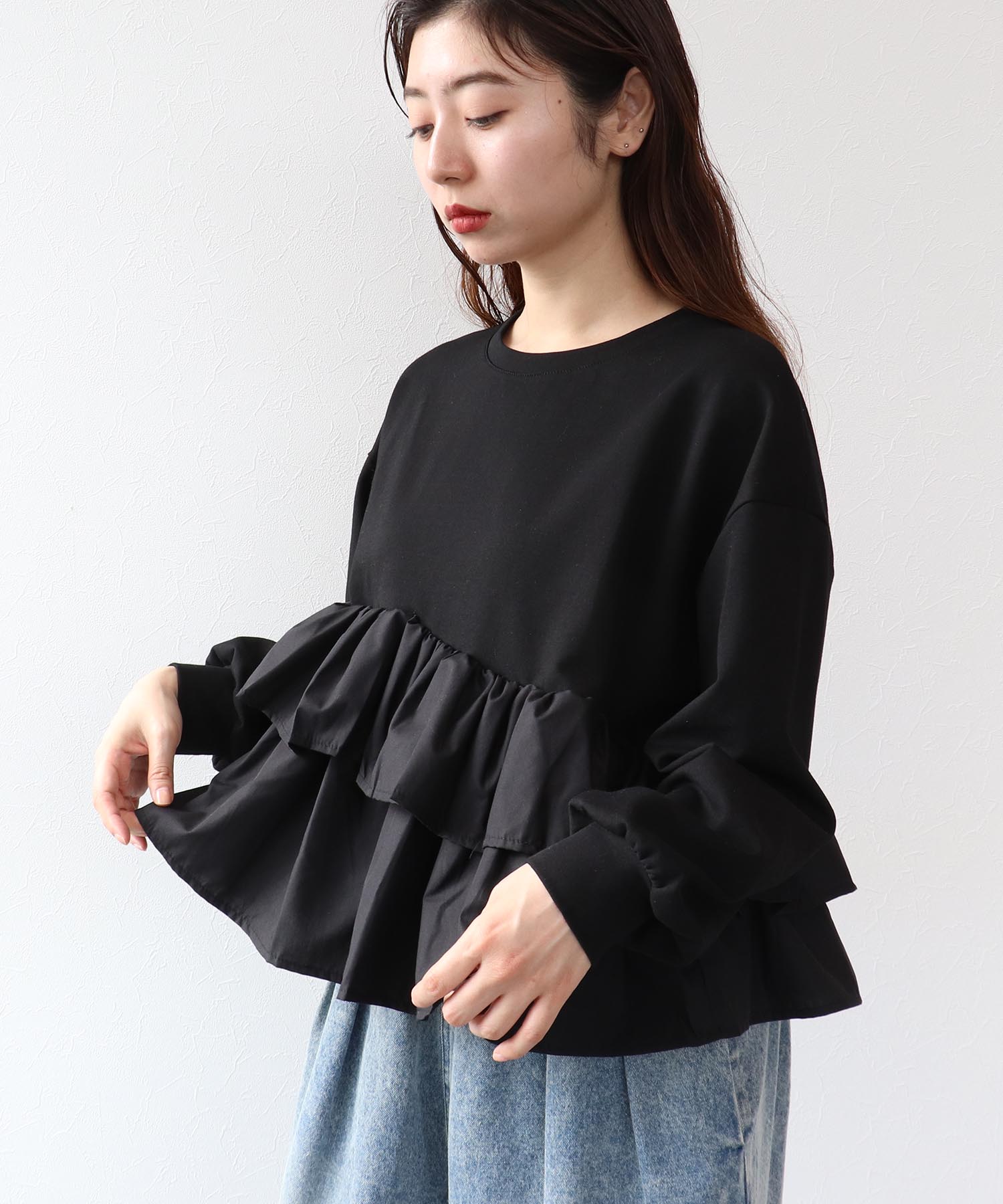 フリルデザイントップス