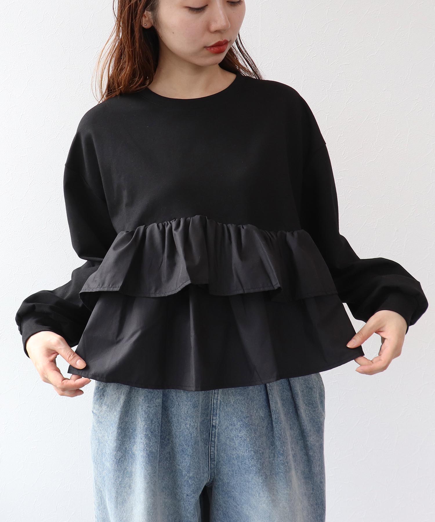 フリルデザイントップス