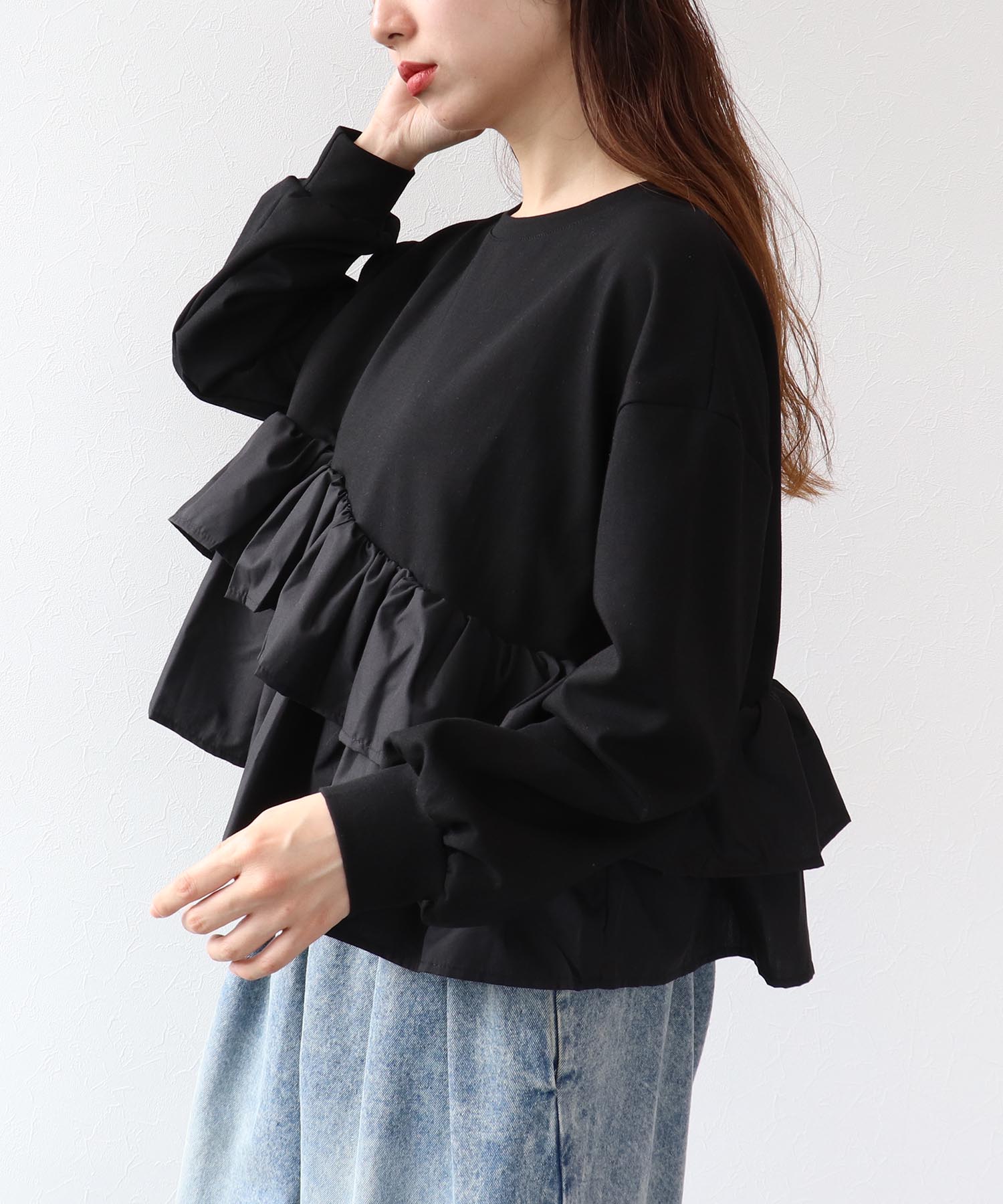 フリルデザイントップス