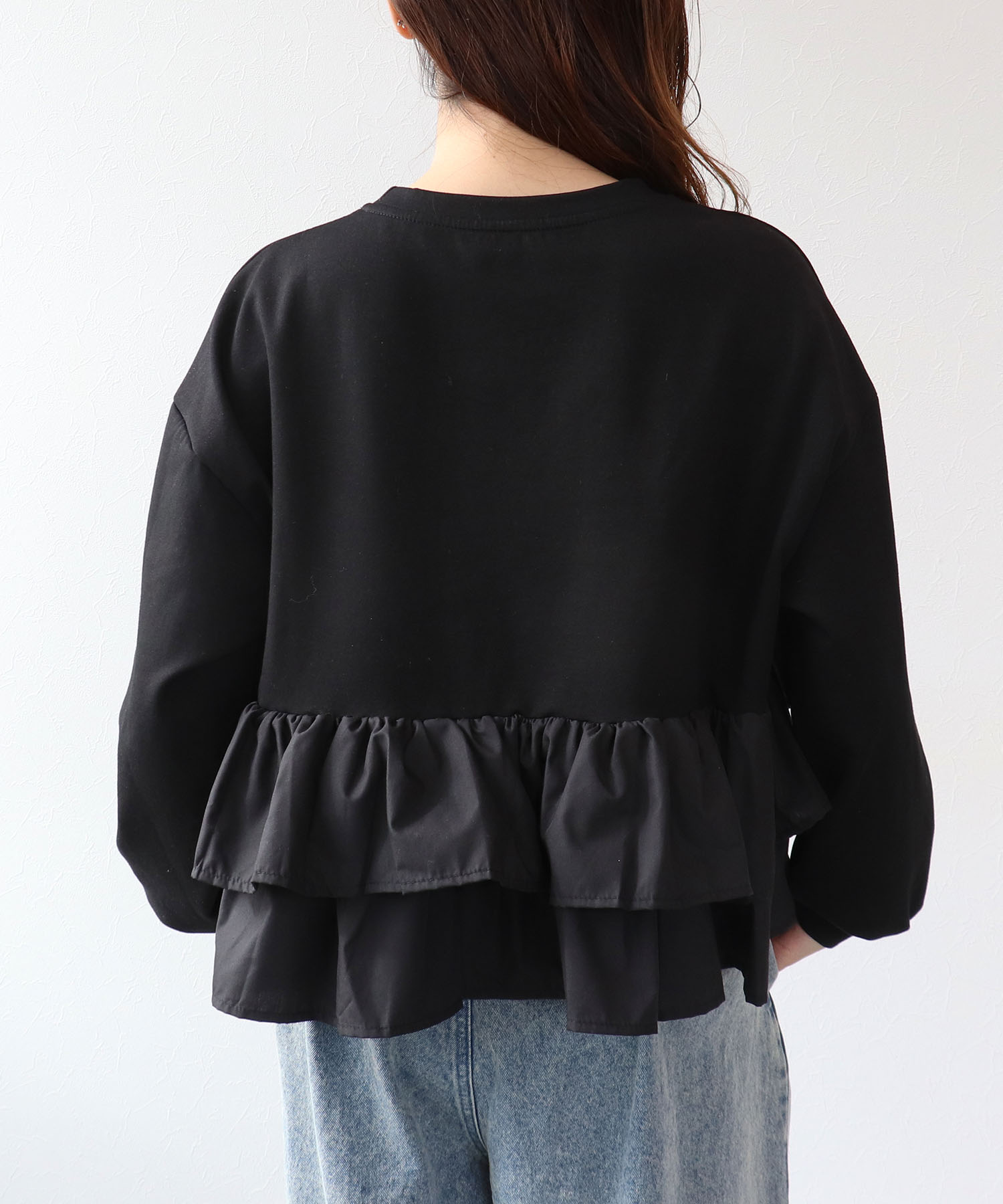 フリルデザイントップス