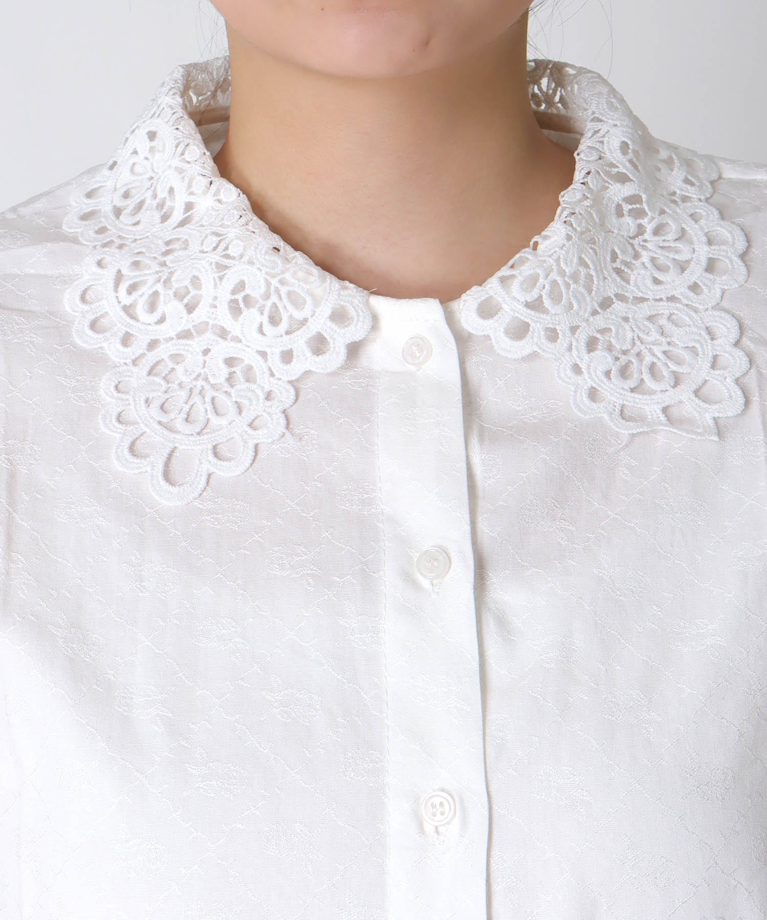 レース刺繍ショートブラウス