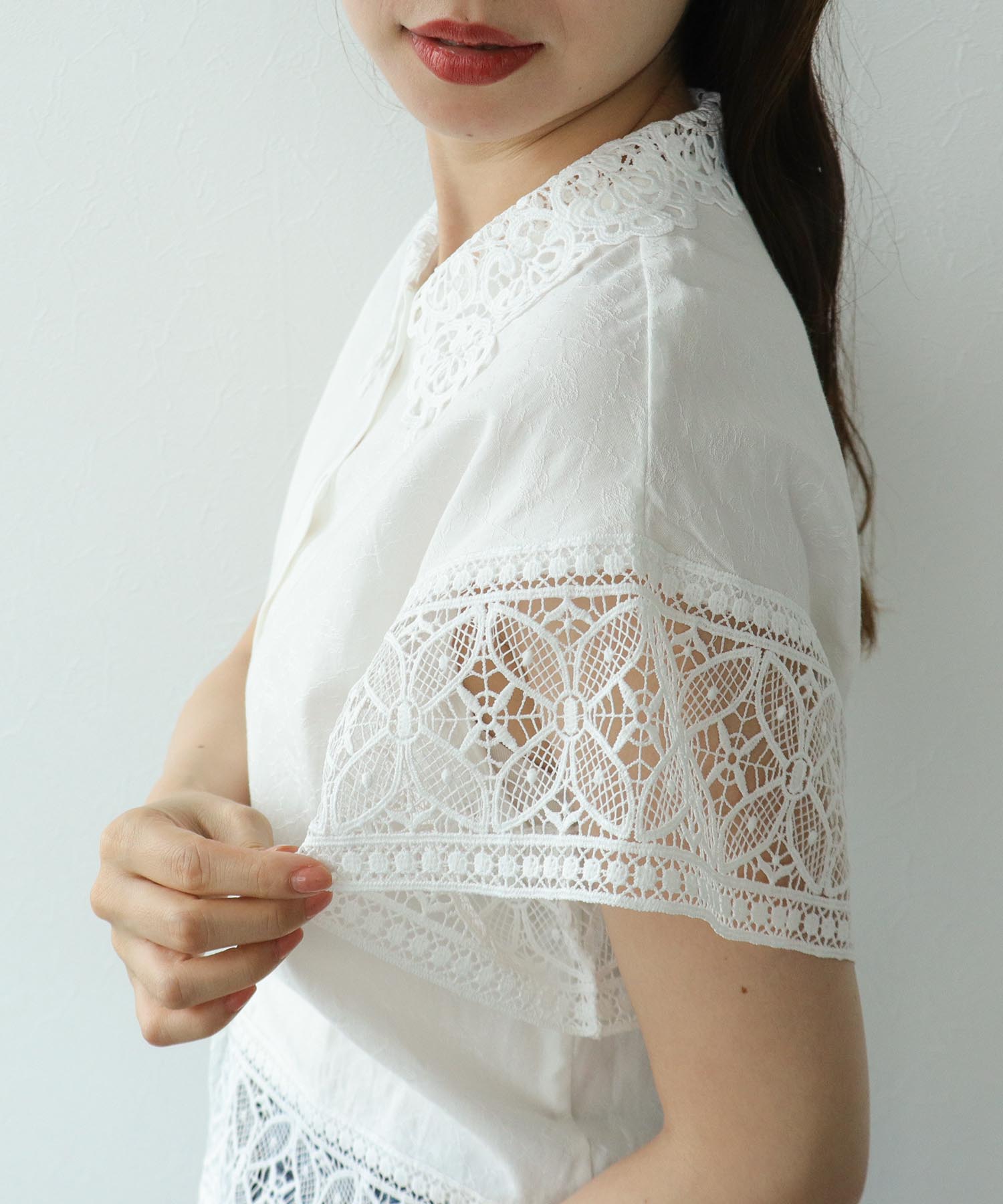 レース刺繍ショートブラウス
