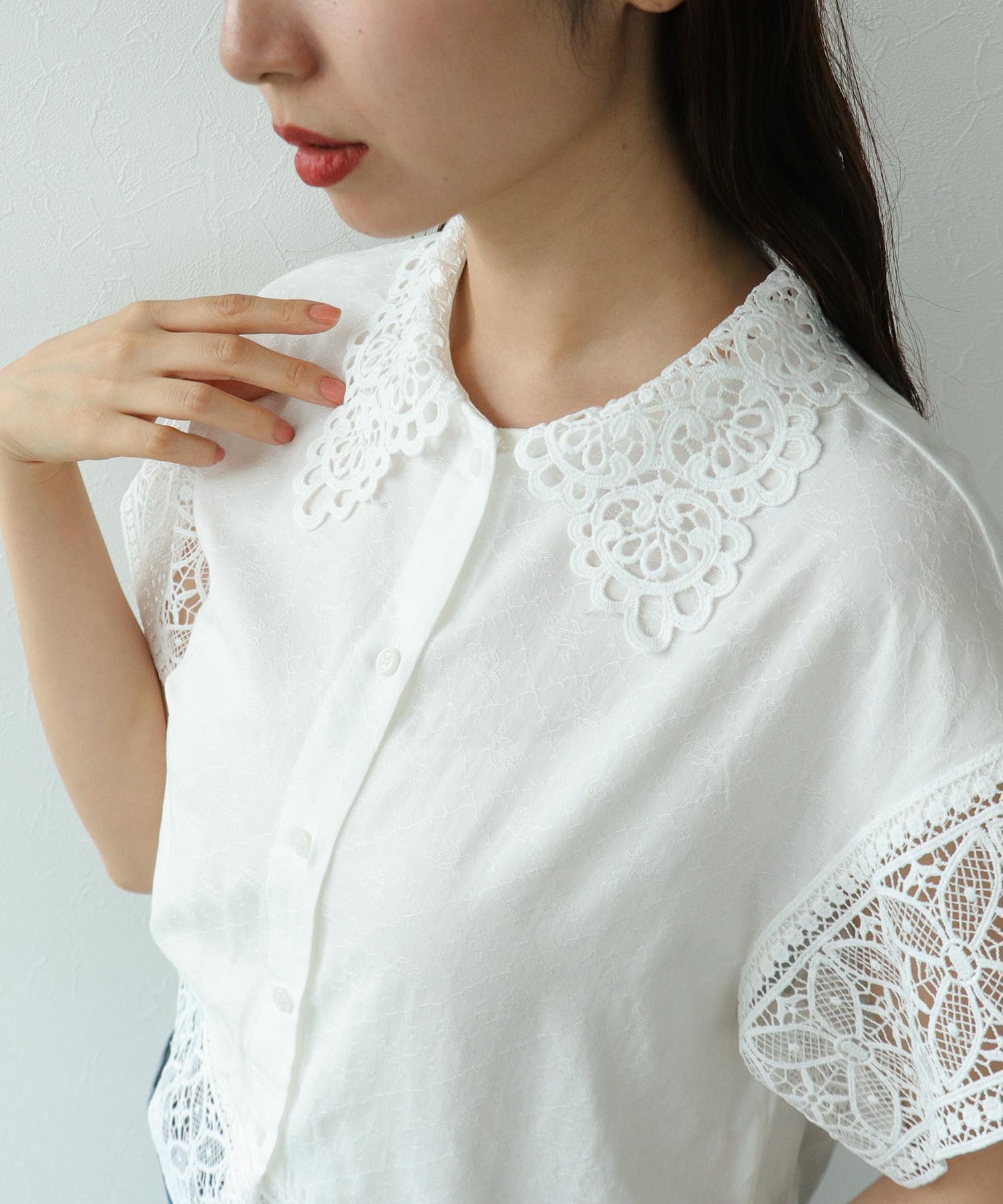 レース刺繍ショートブラウス