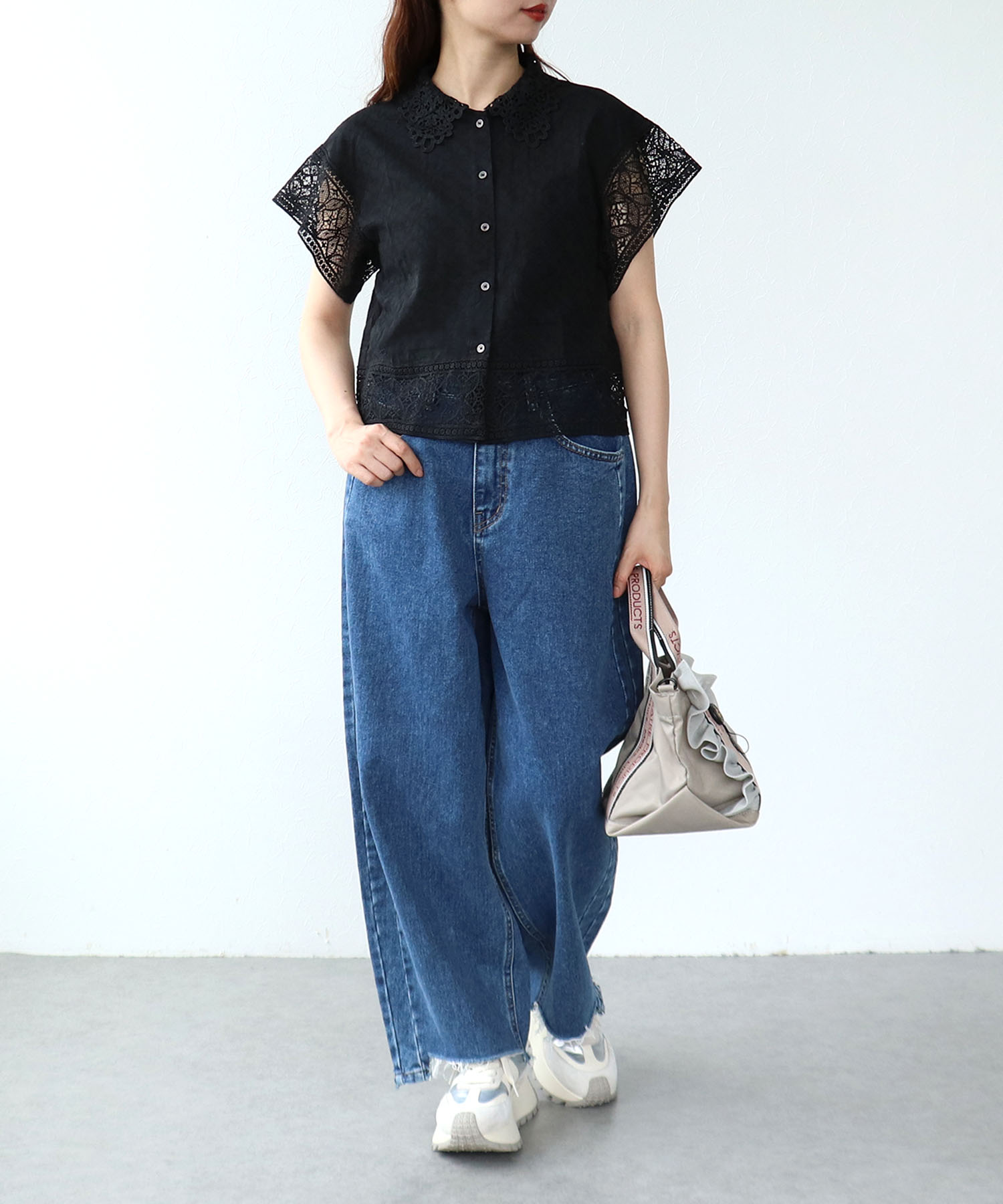 レース刺繍ショートブラウス