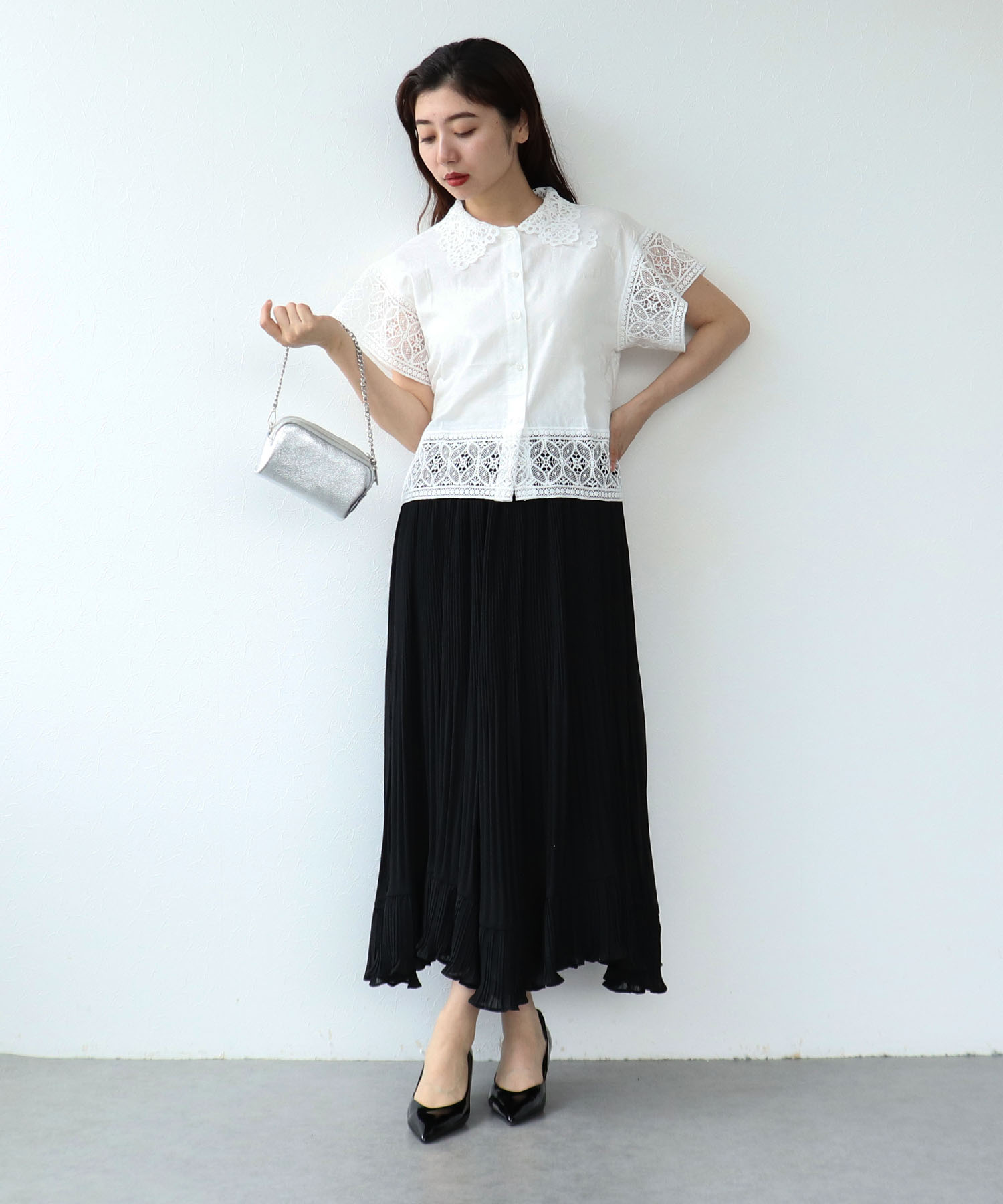 レース刺繍ショートブラウス