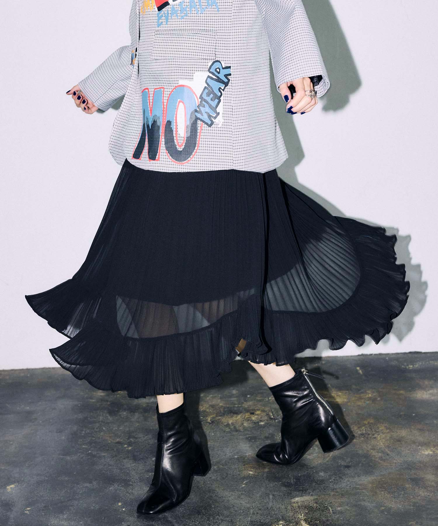アシメヘムプリーツスカート