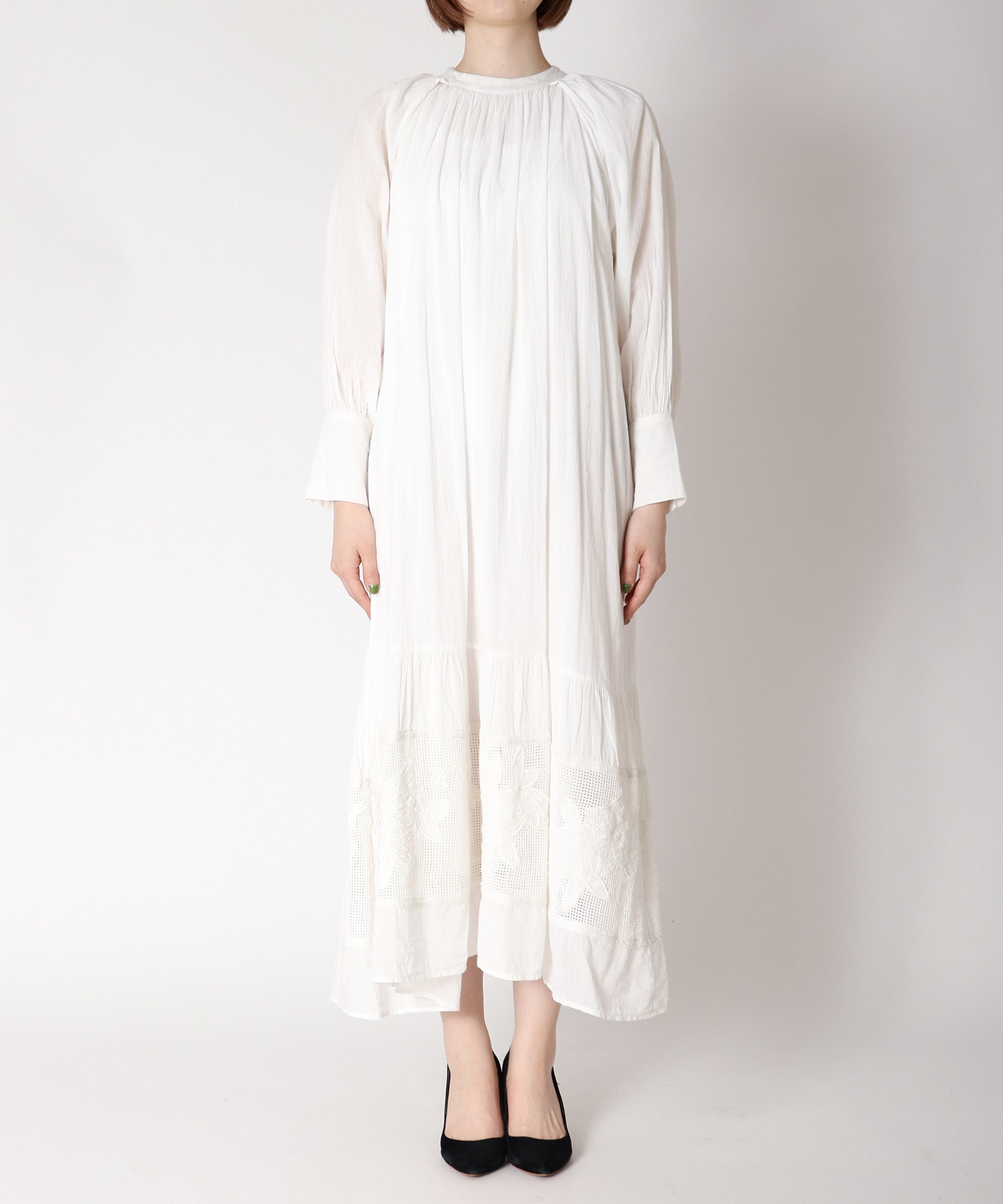 裾フラワー刺繍マキシワンピース On Jione Store アンドオン ジオン商事公式オンラインストア