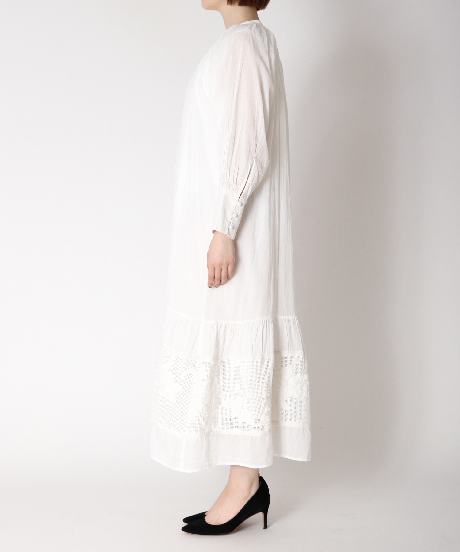 裾フラワー刺繍マキシワンピース On Jione Store アンドオン ジオン商事公式オンラインストア