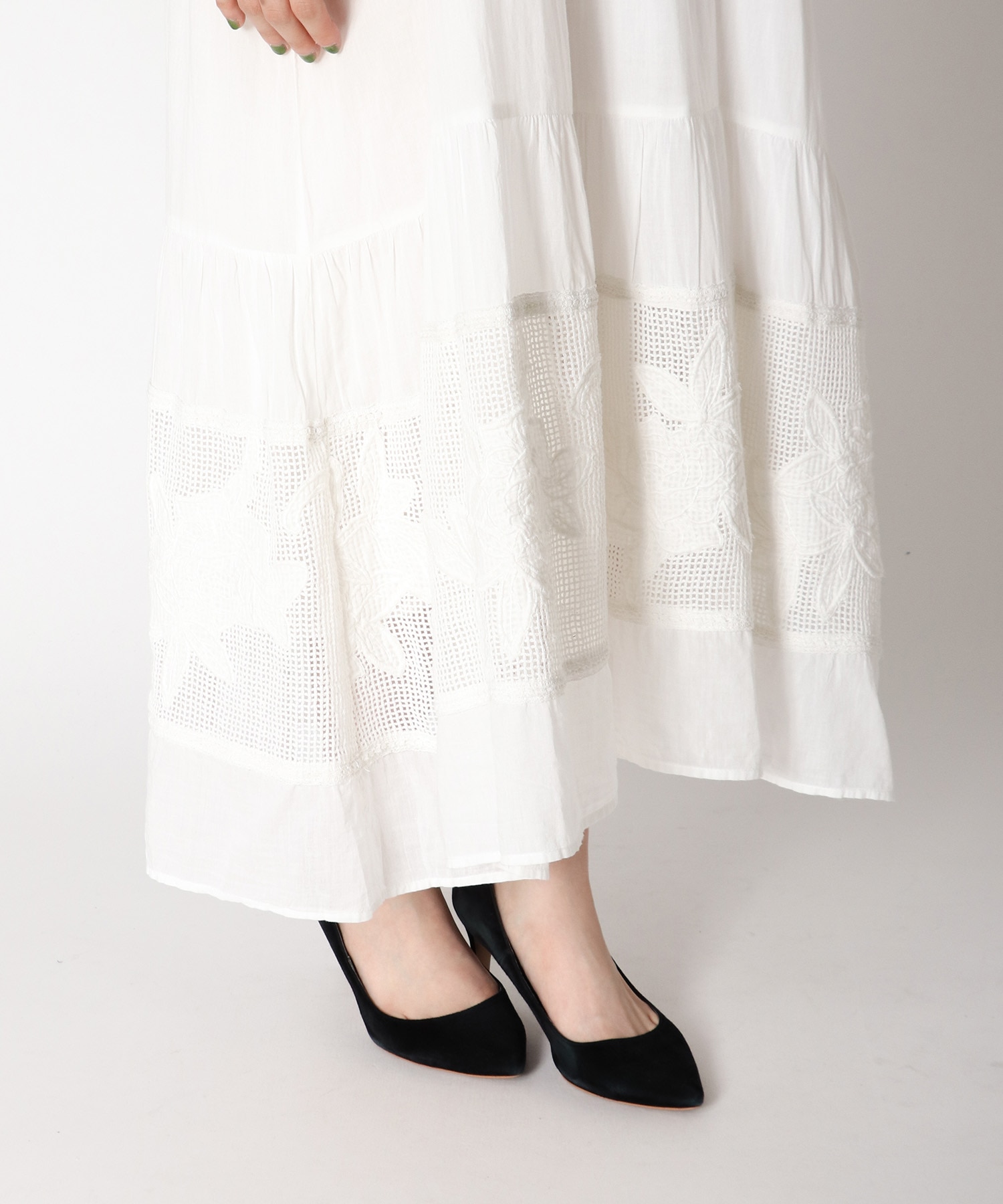 裾フラワー刺繍マキシワンピース On Jione Store アンドオン ジオン商事公式オンラインストア