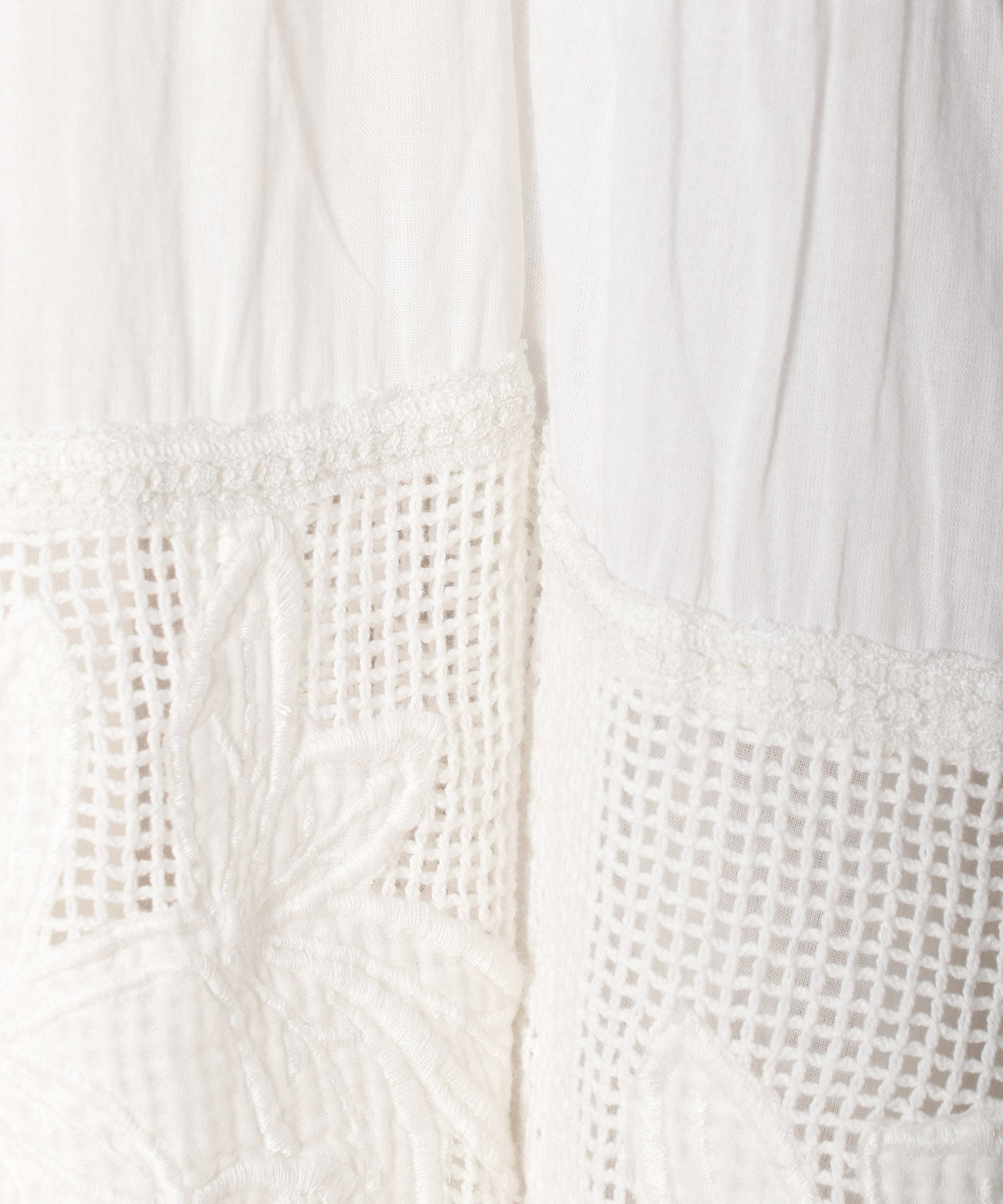 裾フラワー刺繍マキシワンピース On Jione Store アンドオン ジオン商事公式オンラインストア