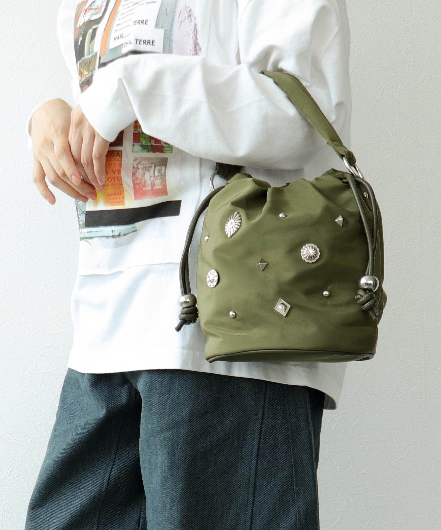 コンチョ付ナイロン２Way巾着バッグ