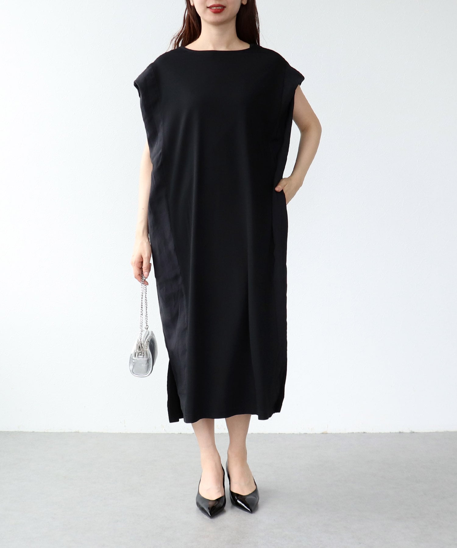 タックショルダーストレートワンピース