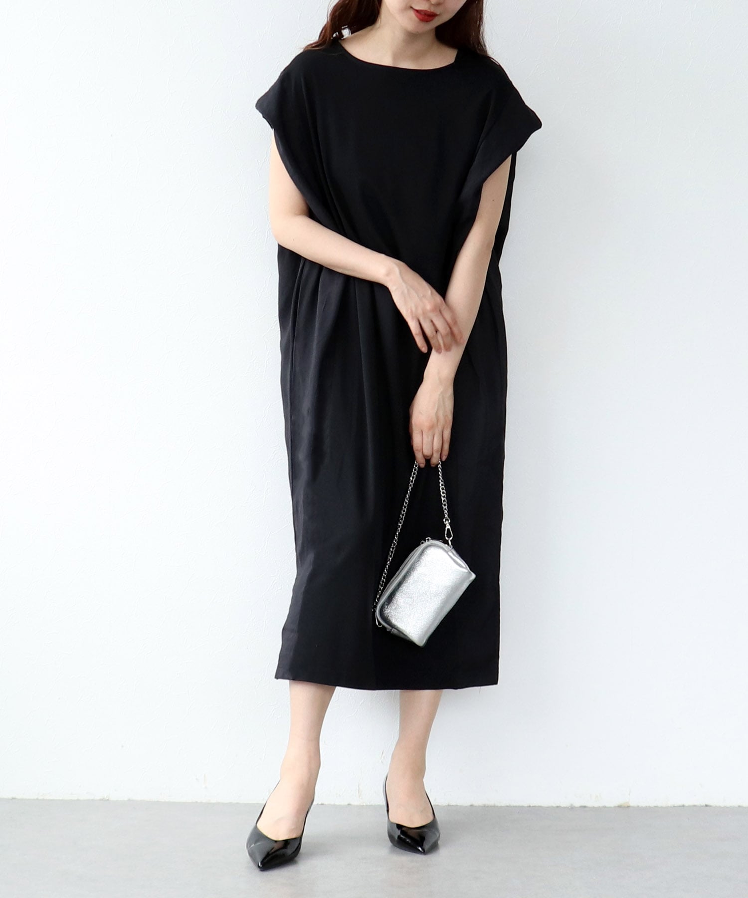 タックショルダーストレートワンピース