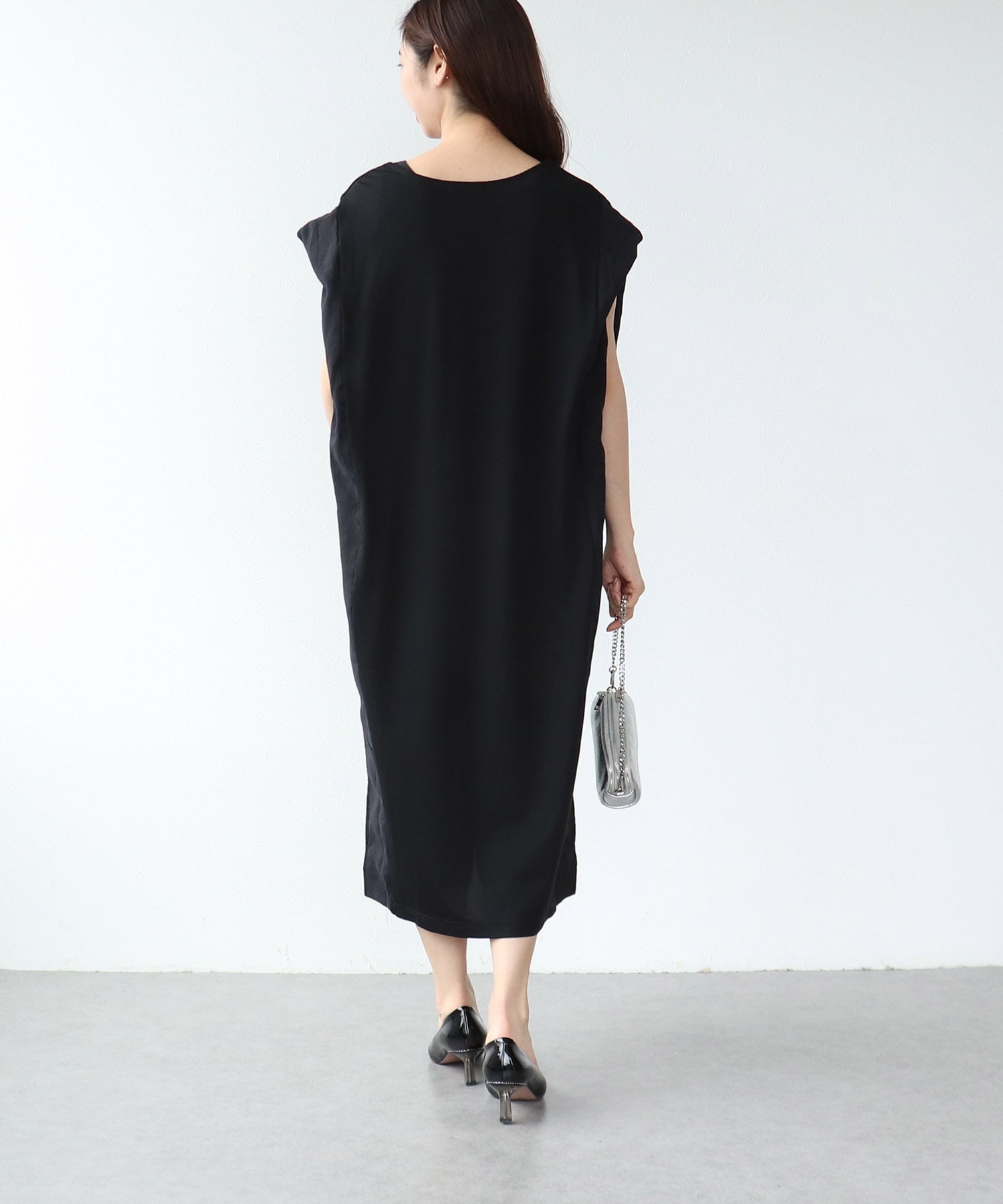 タックショルダーストレートワンピース
