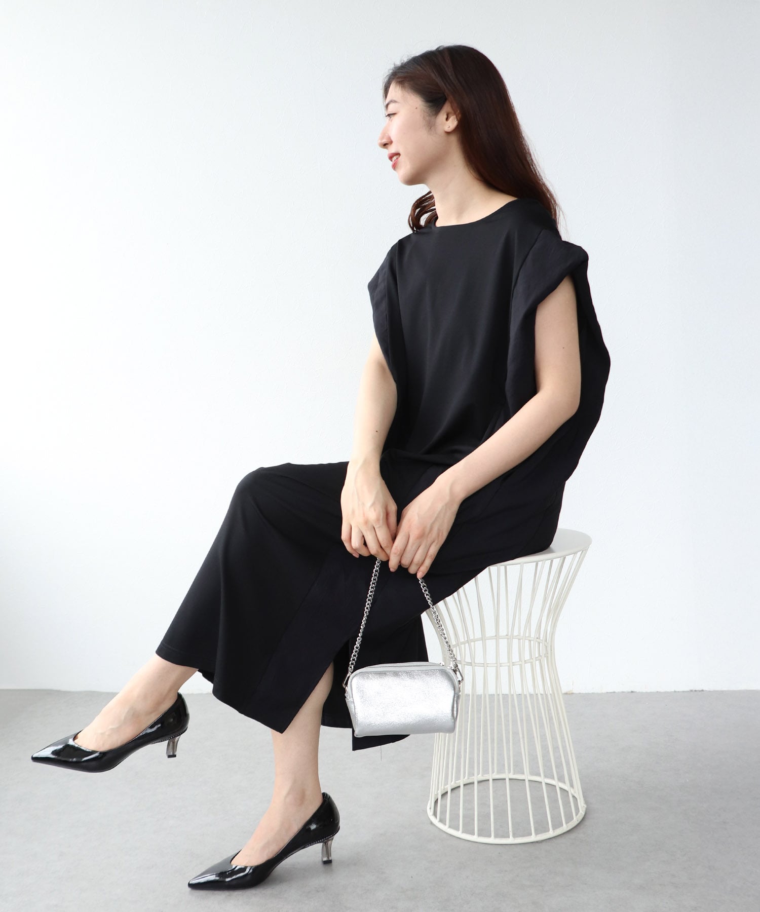 タックショルダーストレートワンピース