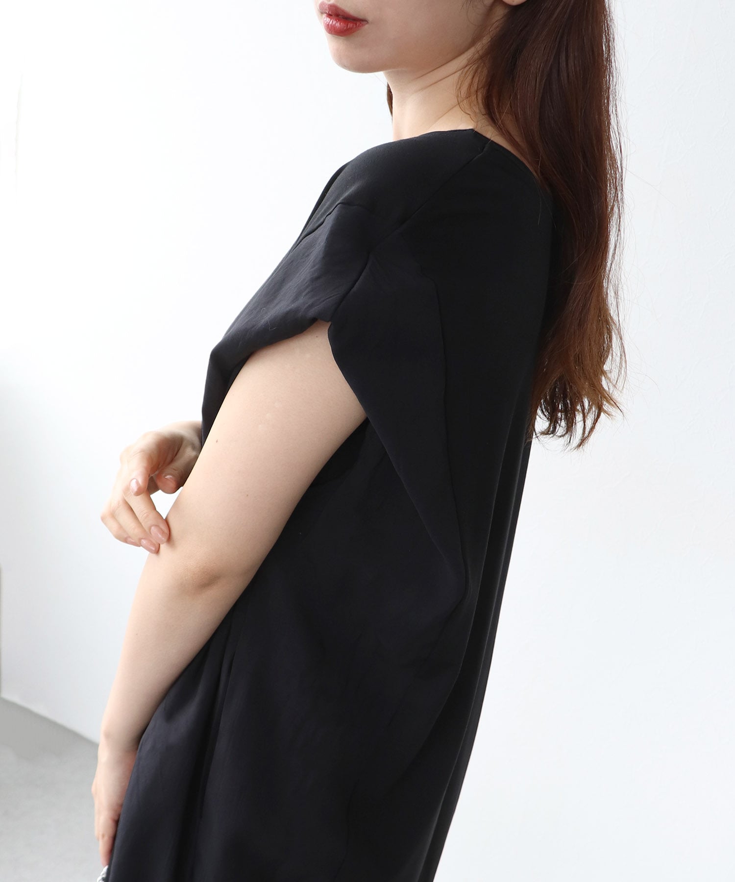 タックショルダーストレートワンピース