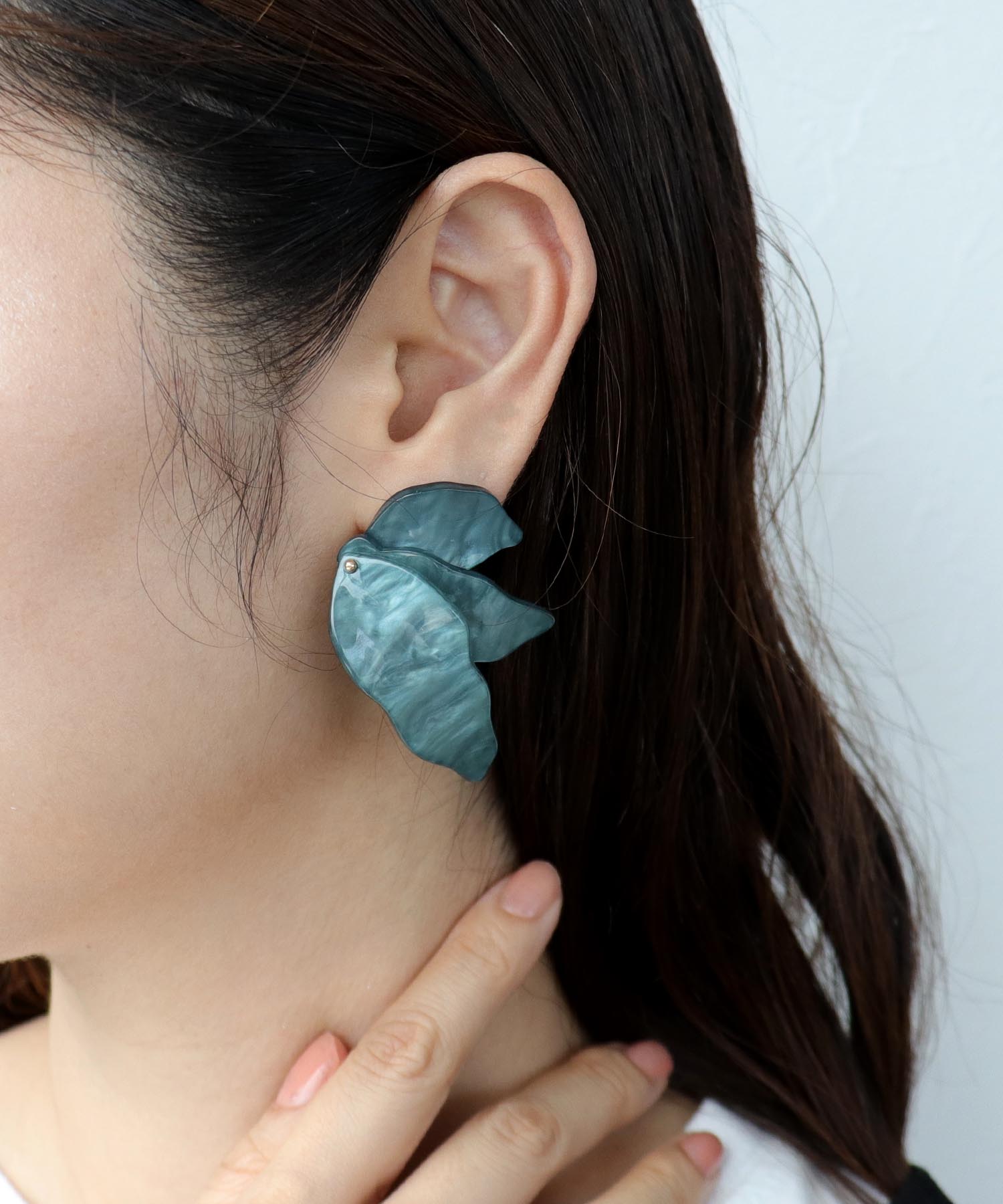 リーフ風アクリルピアス