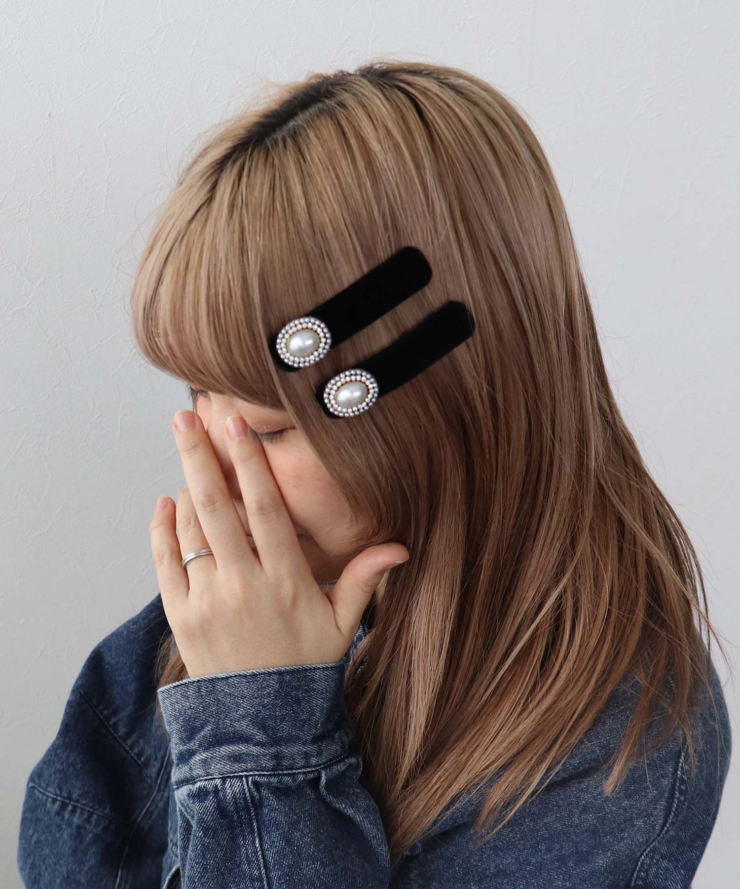 パールベロアヘアクリップ