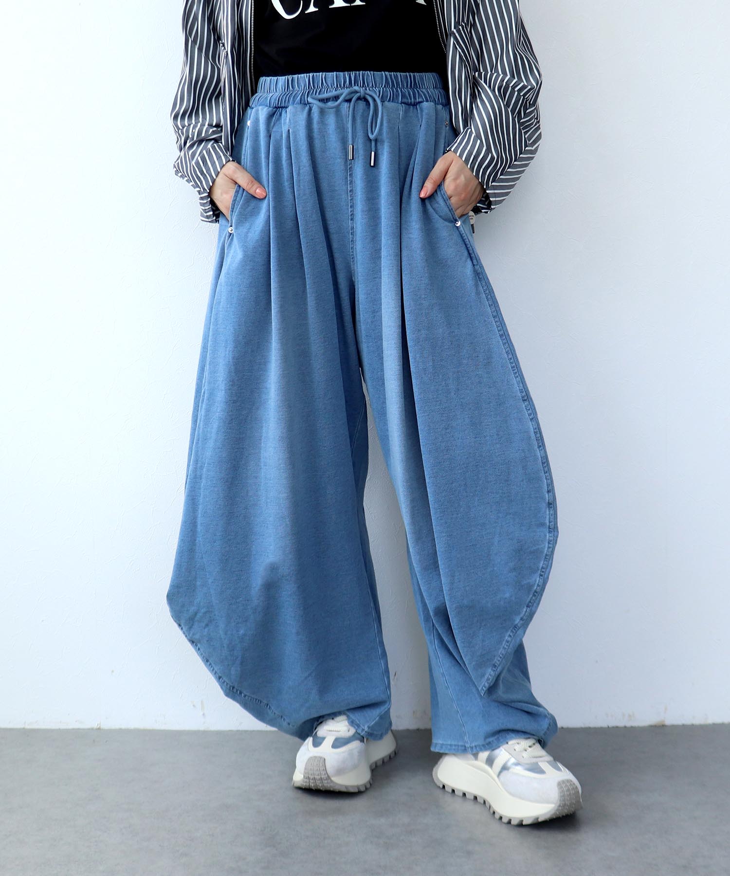 【MARECHAL TERRE】ドレープデニムパンツ