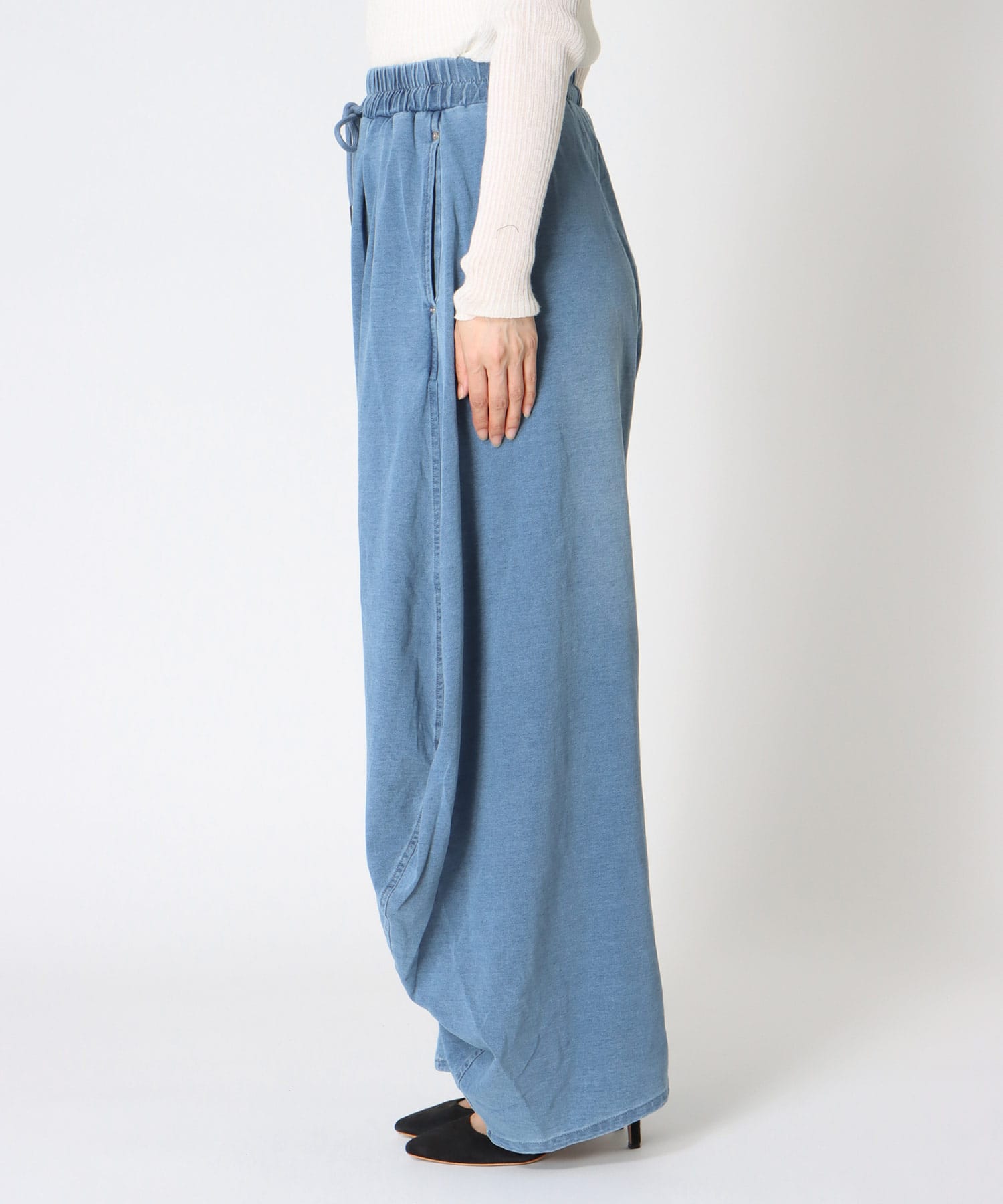 【MARECHAL TERRE】ドレープデニムパンツ