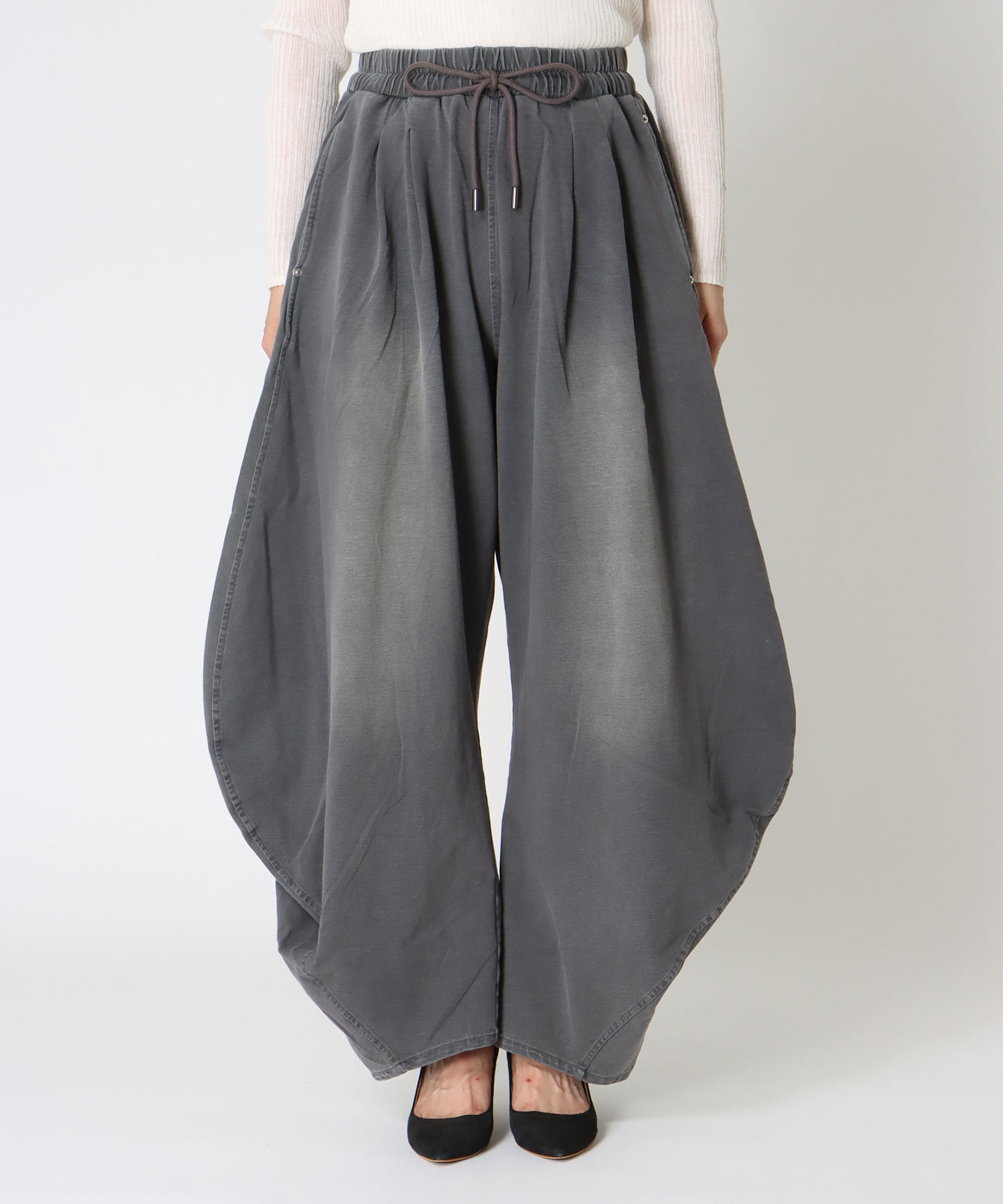 【MARECHAL TERRE】ドレープデニムパンツ