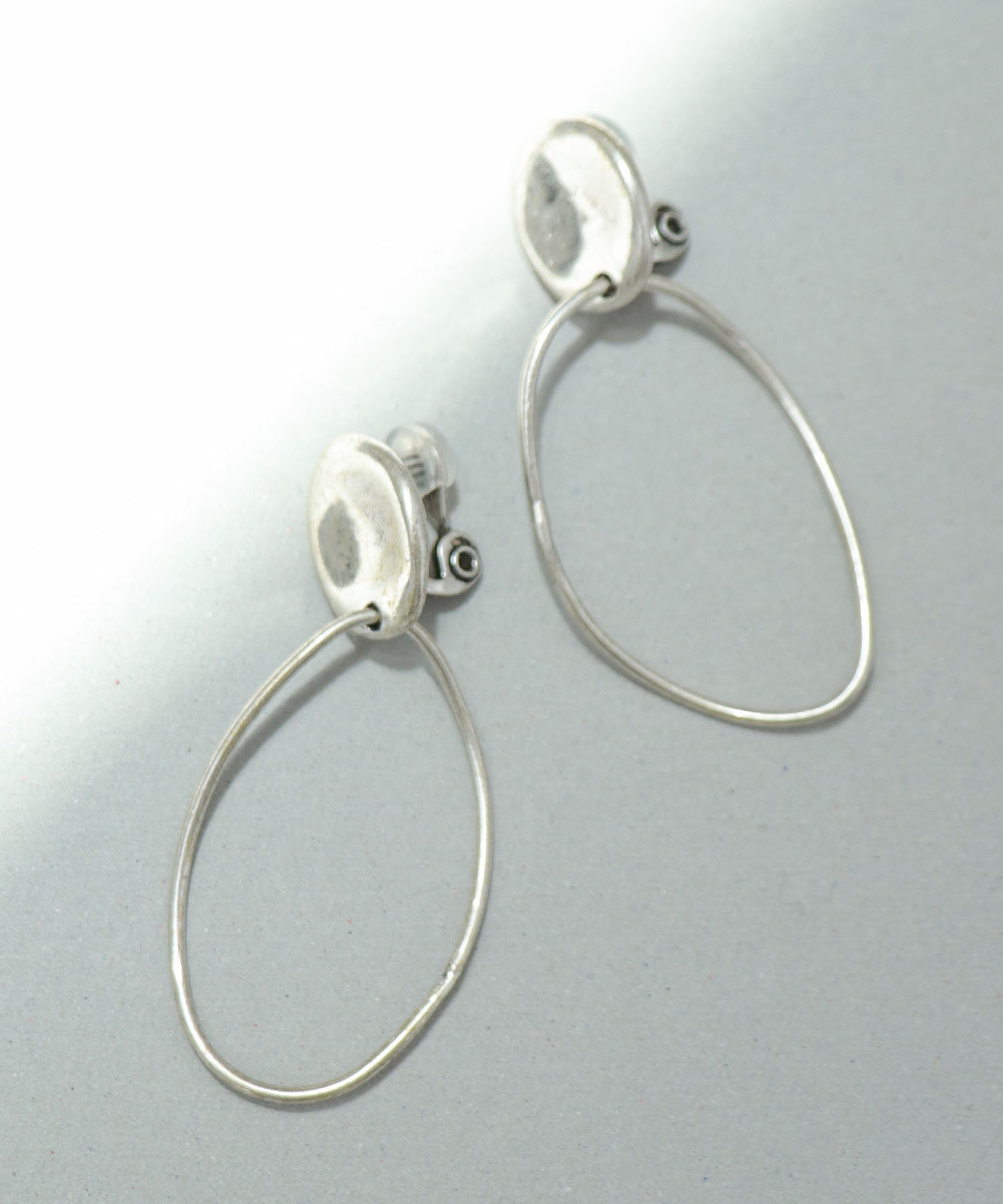 【LIMITED NUMBER】オーバルラインイヤリング